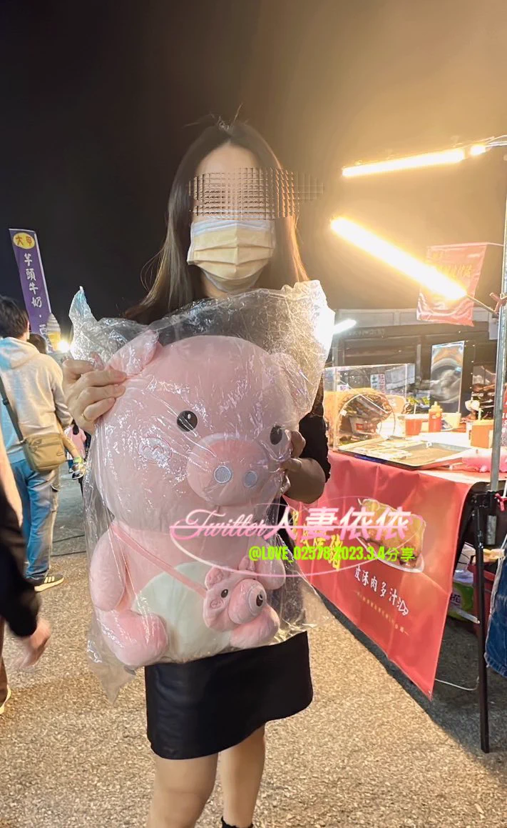 逛夜市好幸運，中了娃娃～ https://t.co/th4M8aDcck