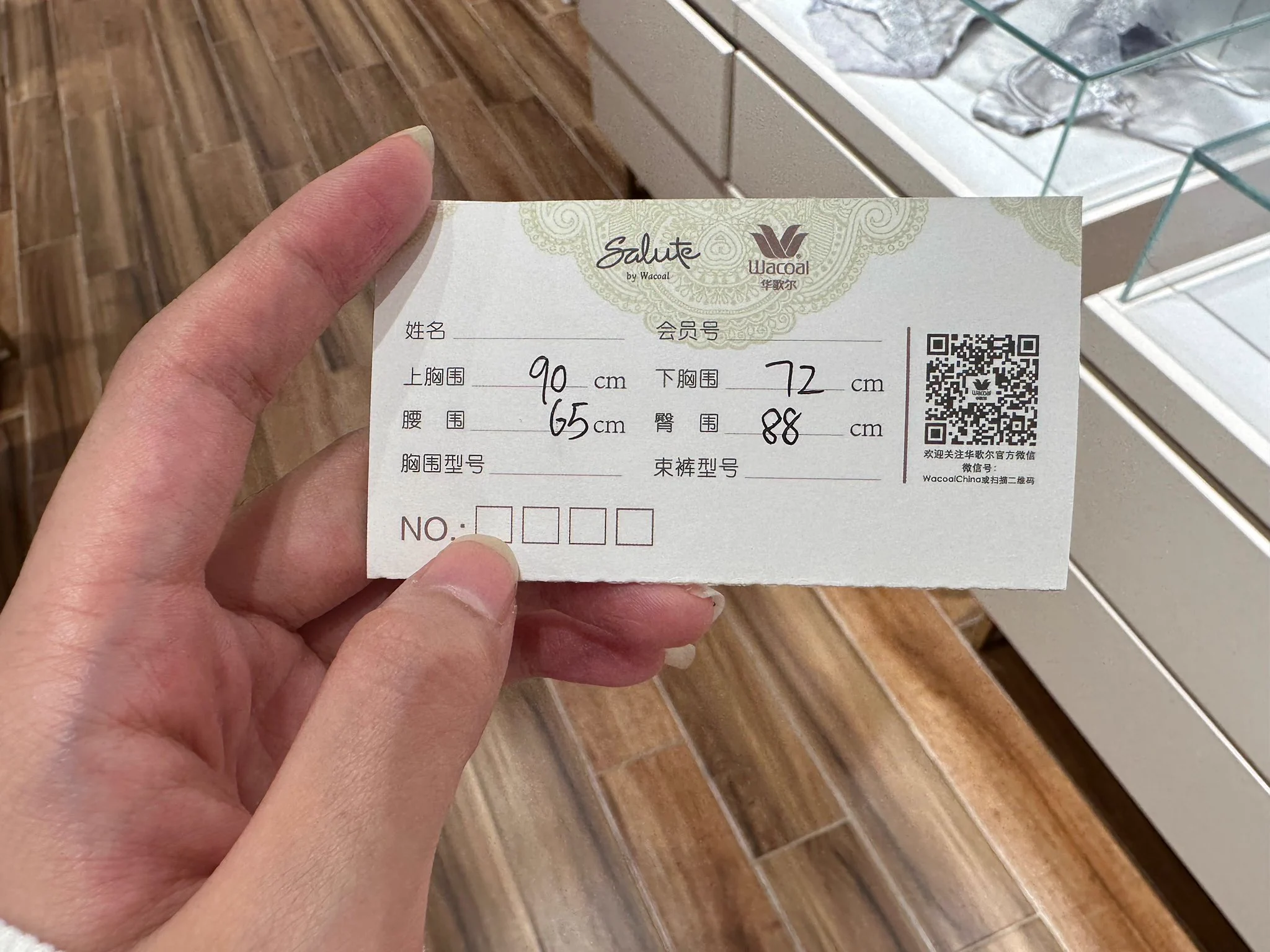 评论区报下三围 https://t.co/CO8aERUTnw