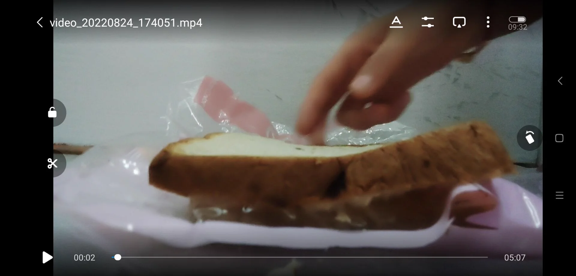 定制视频：吐司面包，脚踩或者垫下边都可以，用河南话说好吃的很，还有香香的棉袜臭袜子，口水黄金圣水都好吃的很 #定制视频 #黄金圣水 #原味内衣裤 #重口棉袜 #原味内内 #臭袜子 https://t.co/lsUNEW5M81