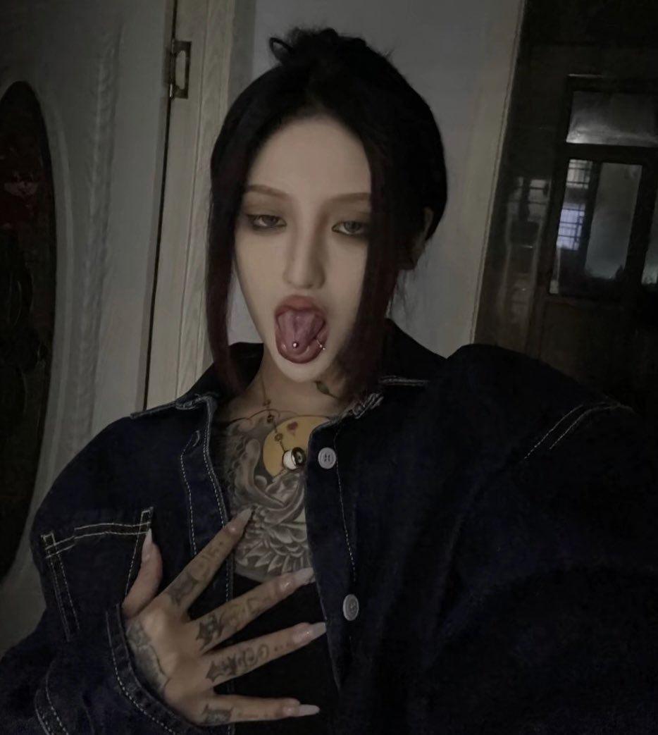 精神亲妈整容脸太高贵了啊啊啊，对视一秒傻逼就当场早泄，全家暴毙了。

#精神小妹 #早泄 #atm奴 #女性崇拜 #无脑上供 #自毁 #绿帽 #脚奴 #足控 #素人开发 #冤种 #贱狗 #辱骂  #脚奴 #舔狗 #反差 #榨精 #洗脑 #奴下奴 #傻逼 https://t.co/CF3Pqib7cH