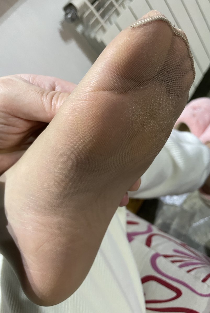 不管气温怎样，老婆依旧是薄丝袜，穿了一天的丝袜味道真好 https://t.co/81wNi8LoSr