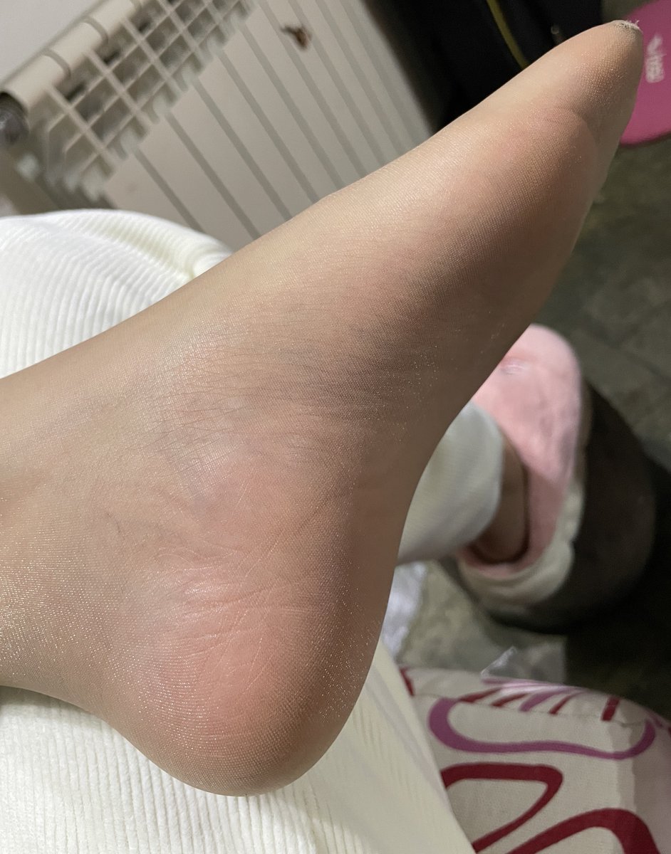 不管气温怎样，老婆依旧是薄丝袜，穿了一天的丝袜味道真好 https://t.co/81wNi8LoSr