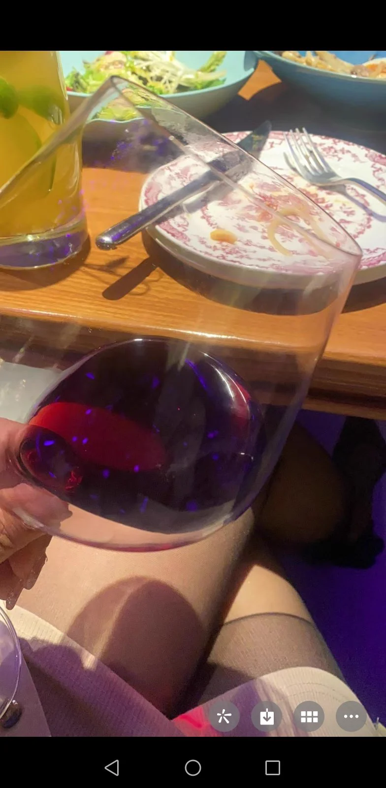 今天小哥哥，来着宾利来买酒，还请我吃了顿饭，真是感激不尽 https://t.co/0Xi6g71psZ