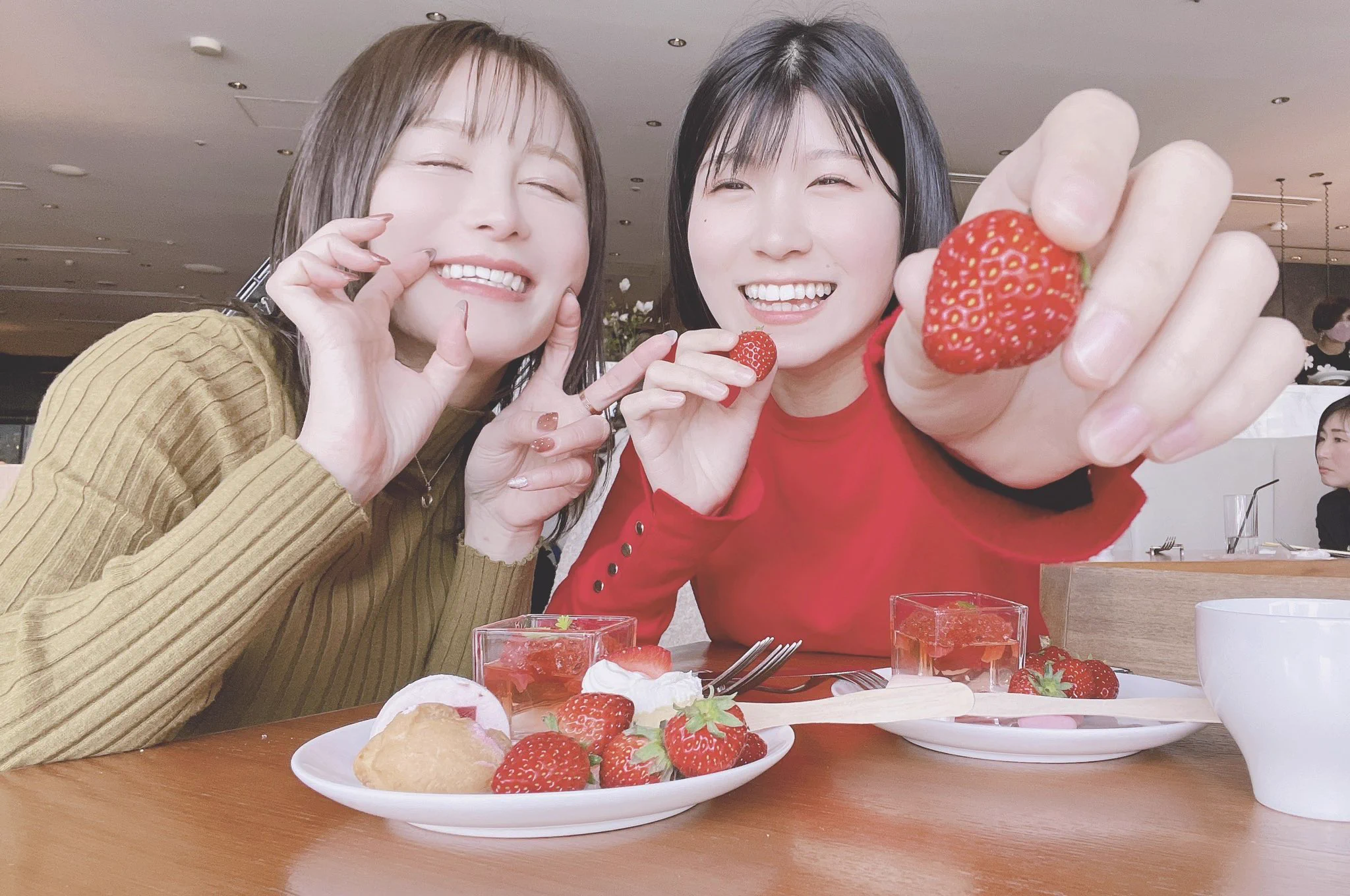 はるたそとランチデートしてきたー🥰🥰🥰自慢自慢！久々のはるたそは相変わらずニコニコ可愛くて癒されました、、とても可愛い、、、 https://t.co/k1qJoYaBHy