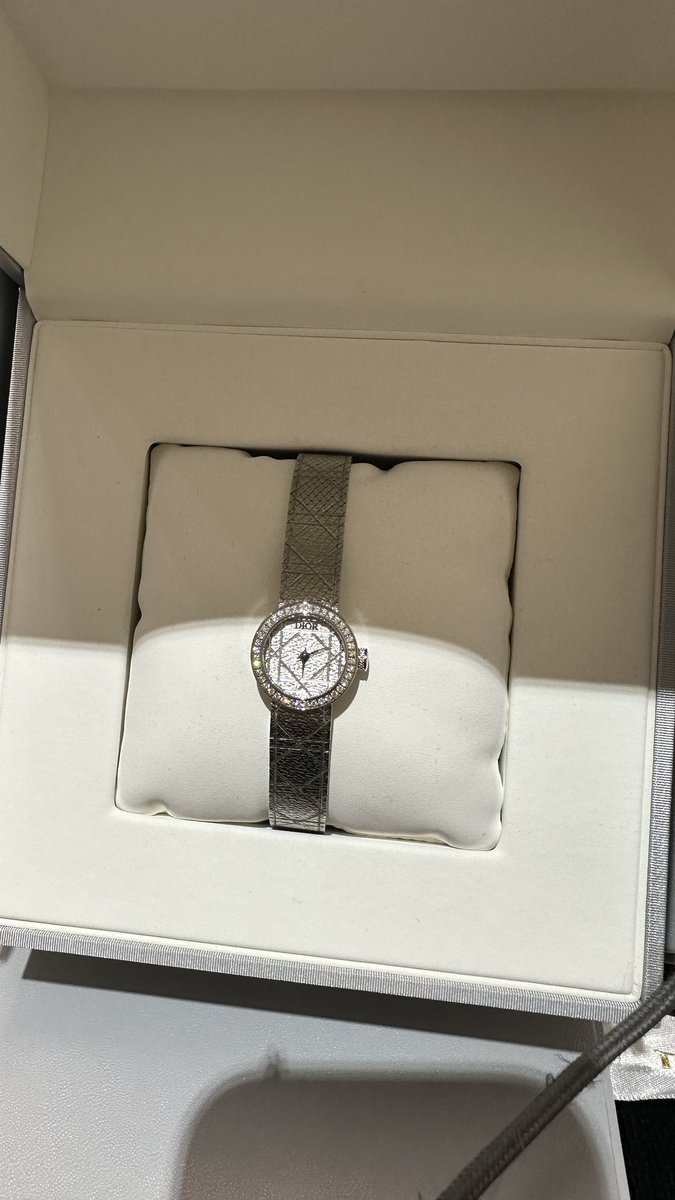 去购物了， https://t.co/F2ZEwgF8UH