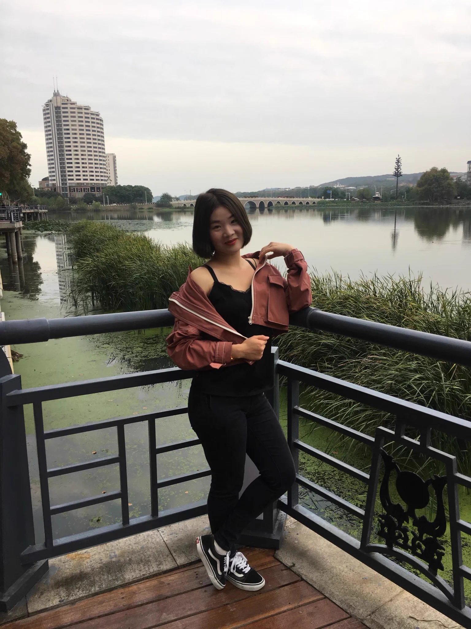 老婆太粘人，已经没时间陪老妈了，唉 https://t.co/f1HMHbHliE
