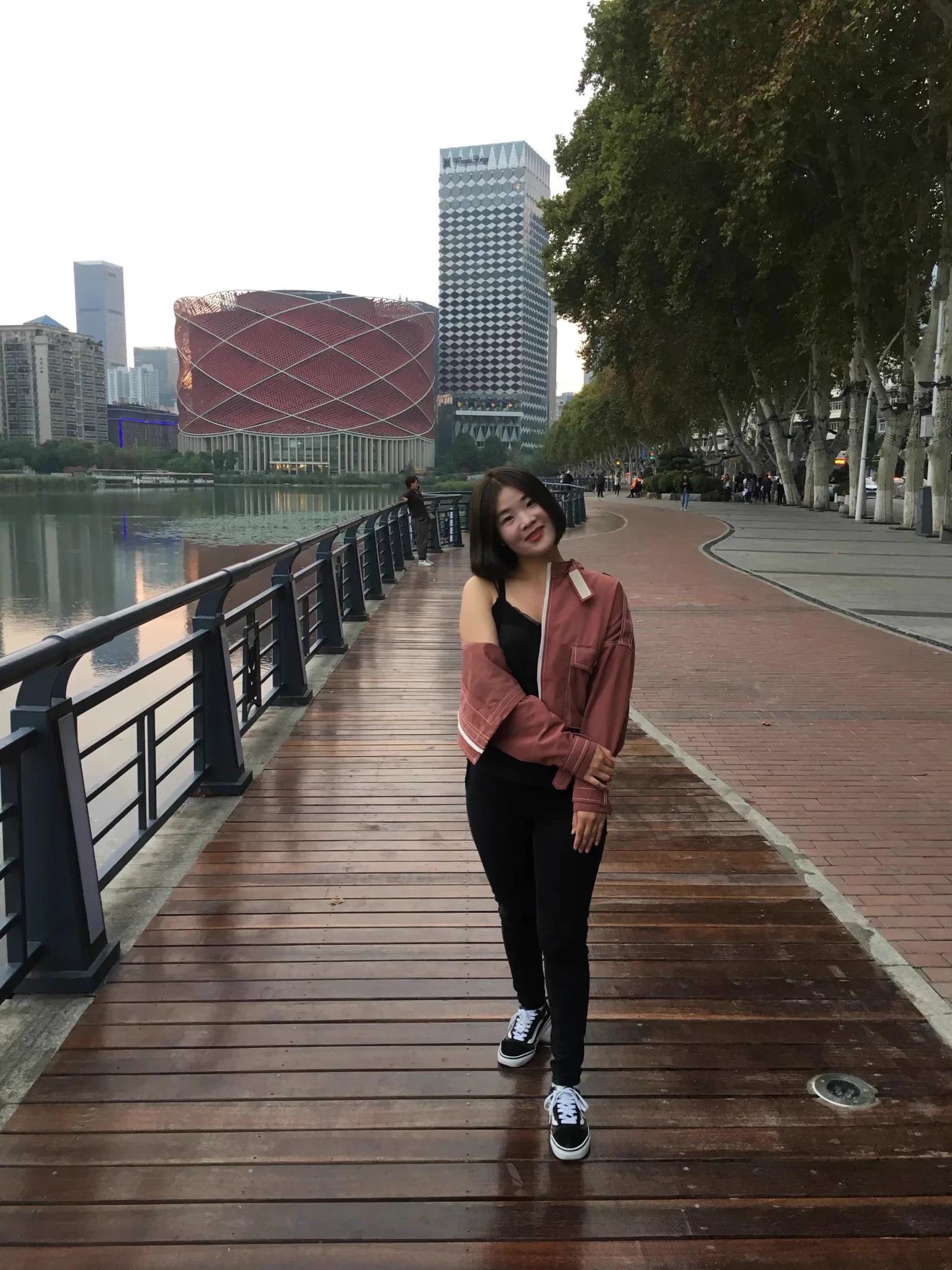 老婆太粘人，已经没时间陪老妈了，唉 https://t.co/f1HMHbHliE