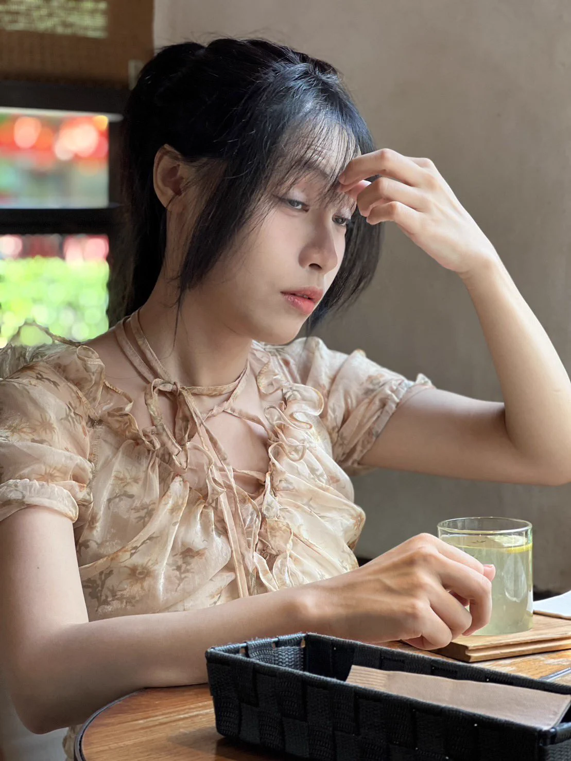 其实我平时不是很丑 但要是你看见了正在上班的我 那我也不知道怎么解释 https://t.co/Gy2TnmpeES