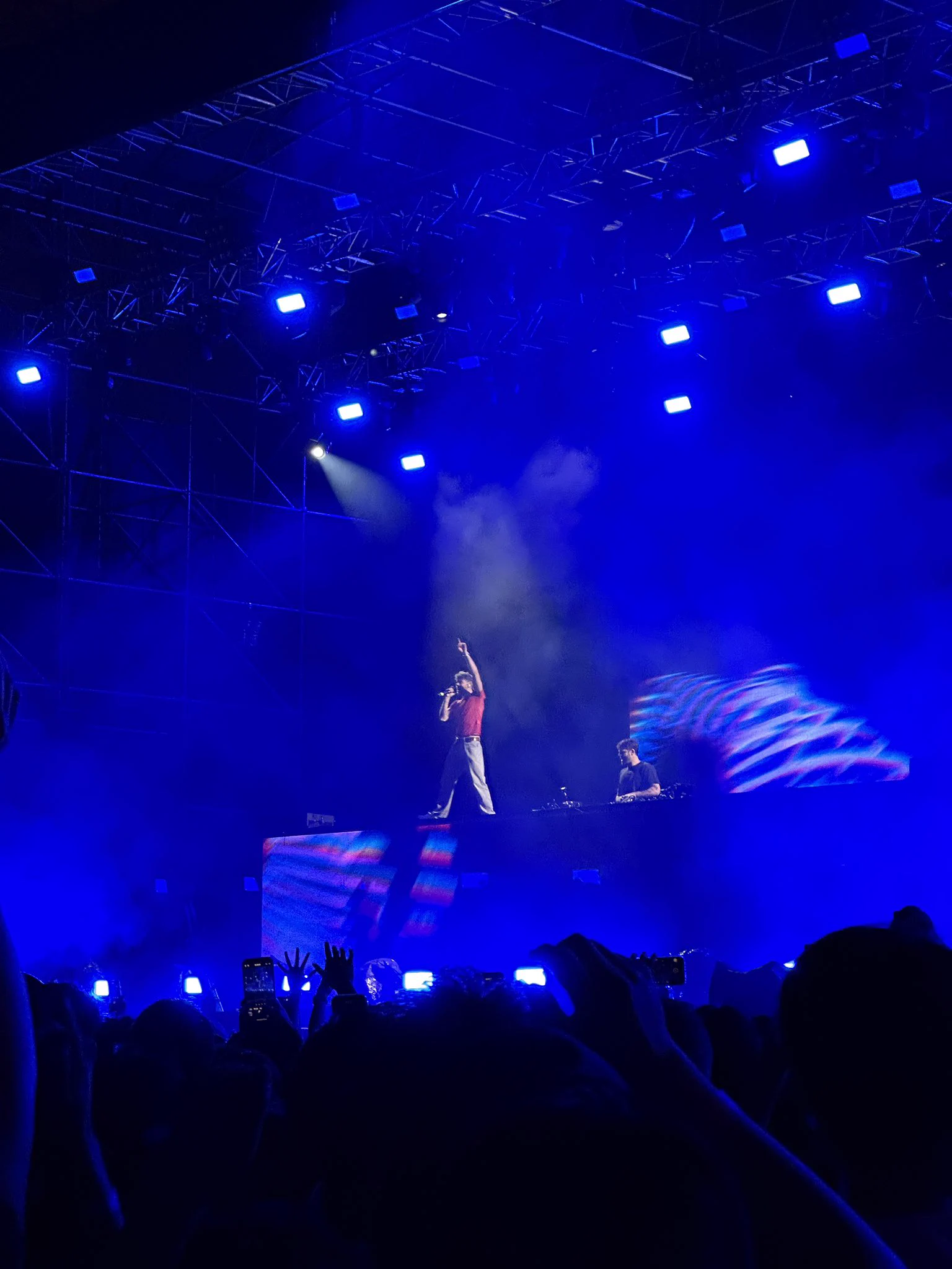 我的最愛The Chainsmokers💓 https://t.co/2fDaFUk3mg