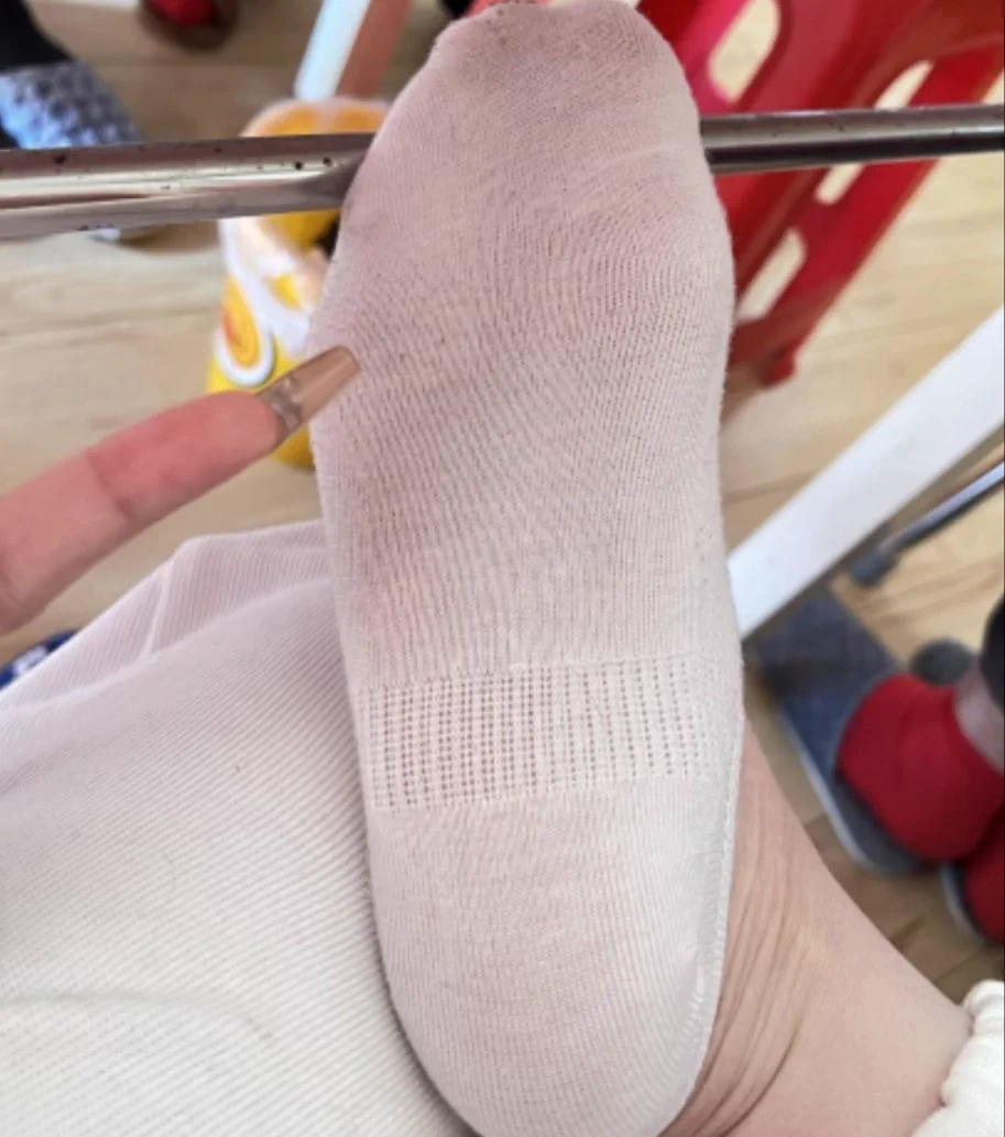 穷逼们总是想给高贵的女神送钱，明明女神根本不缺还是不断有贡猪忍不住自己的畜生本能爬过来犯贱想被玩废，可能这就是天生的阶层差距吧。 一个月三四千的底层畜牲还要无脑送，戒都戒不掉 真是傻逼死了 #ATM奴 #金钱压榨 #账单奴 https://t.co/AA9RVDaTza