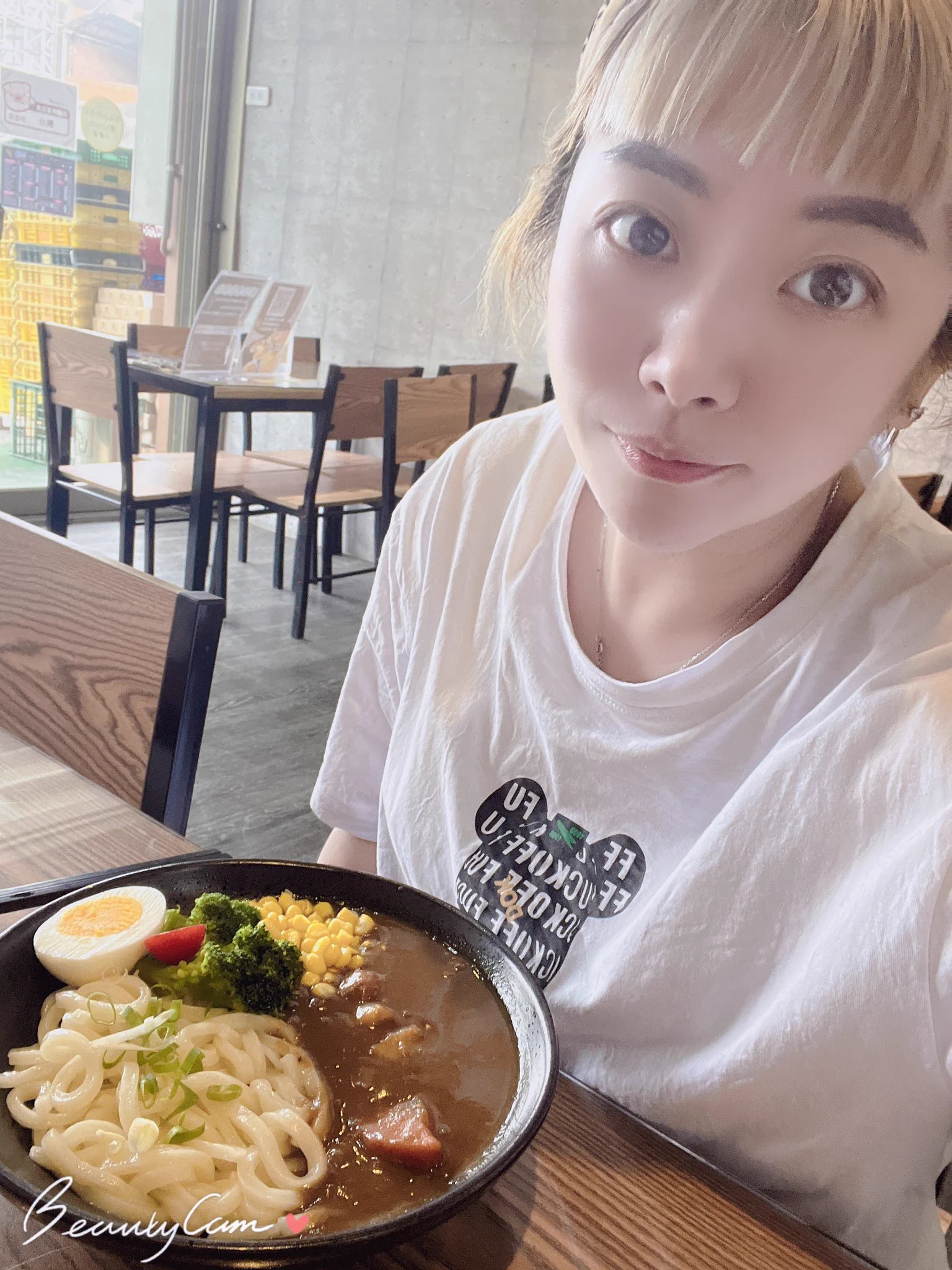 誰能告訴我為啥這間「牛舌餅」要等兩個多小時11:30等到下午兩點，餓死我了，還好老公的表姐&amp;表姐夫開店在附近不然真的很慘欸！#滿座食堂#鹿港兔仔寮明豐珍牛舌餅 https://t.co/nt7sVGbJU7