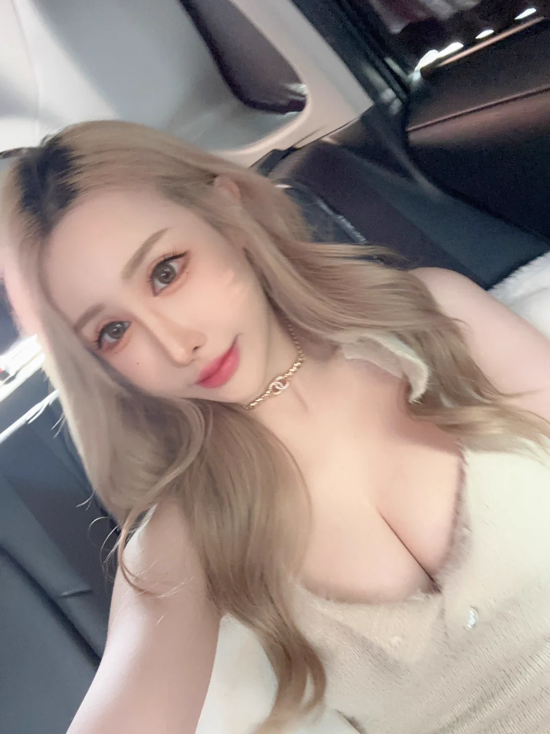 想要我把手機再拿高一點，近一點嗎是想要我靠近哪呢😈https://t.co/c7BGli0cA6 https://t.co/NFi3ULxrHs