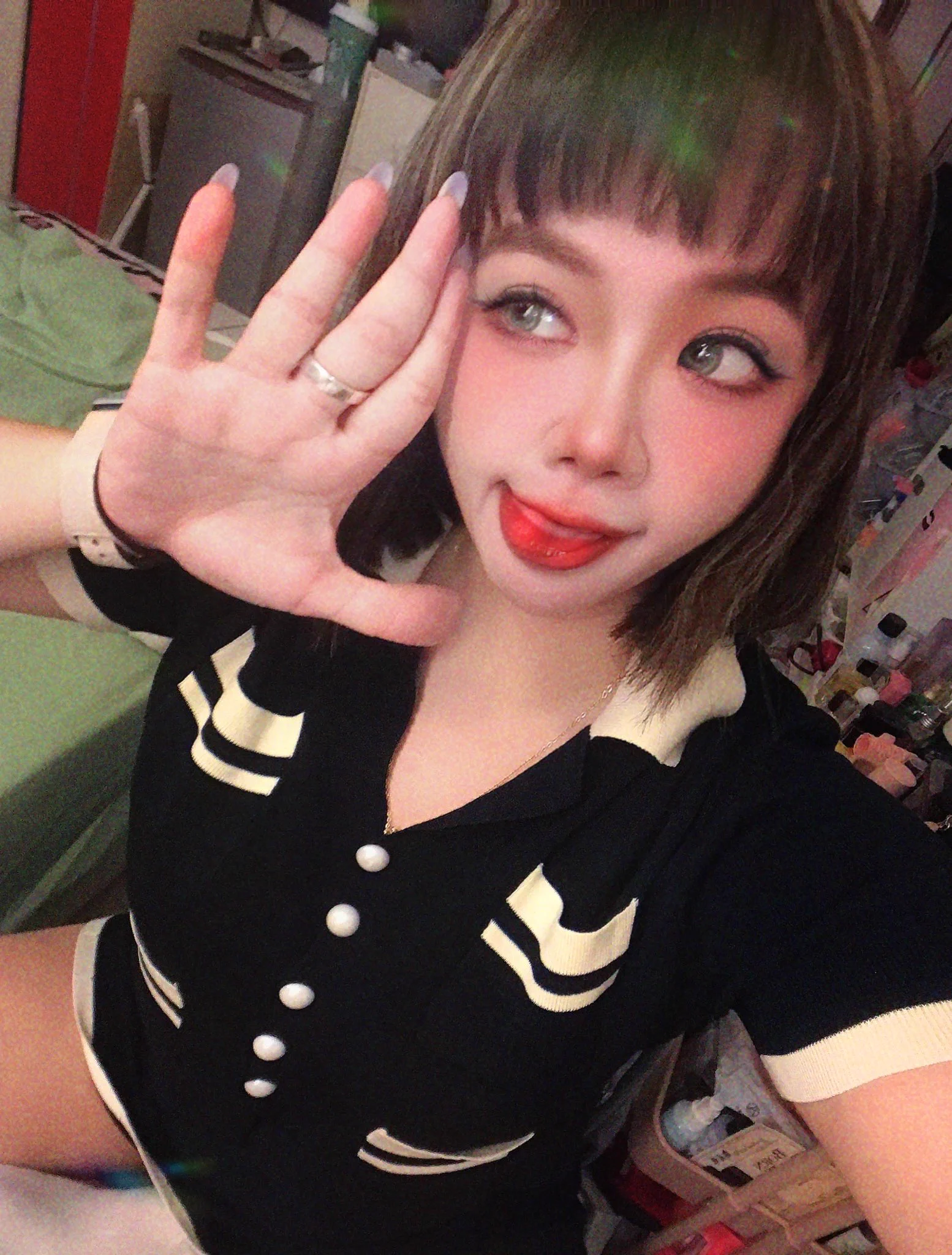 誒嘿 我還在喔😂😂太多人說我很久沒出現 我就出來嚇嚇你們#有人想我嗎～ https://t.co/DxXOPrlMEX