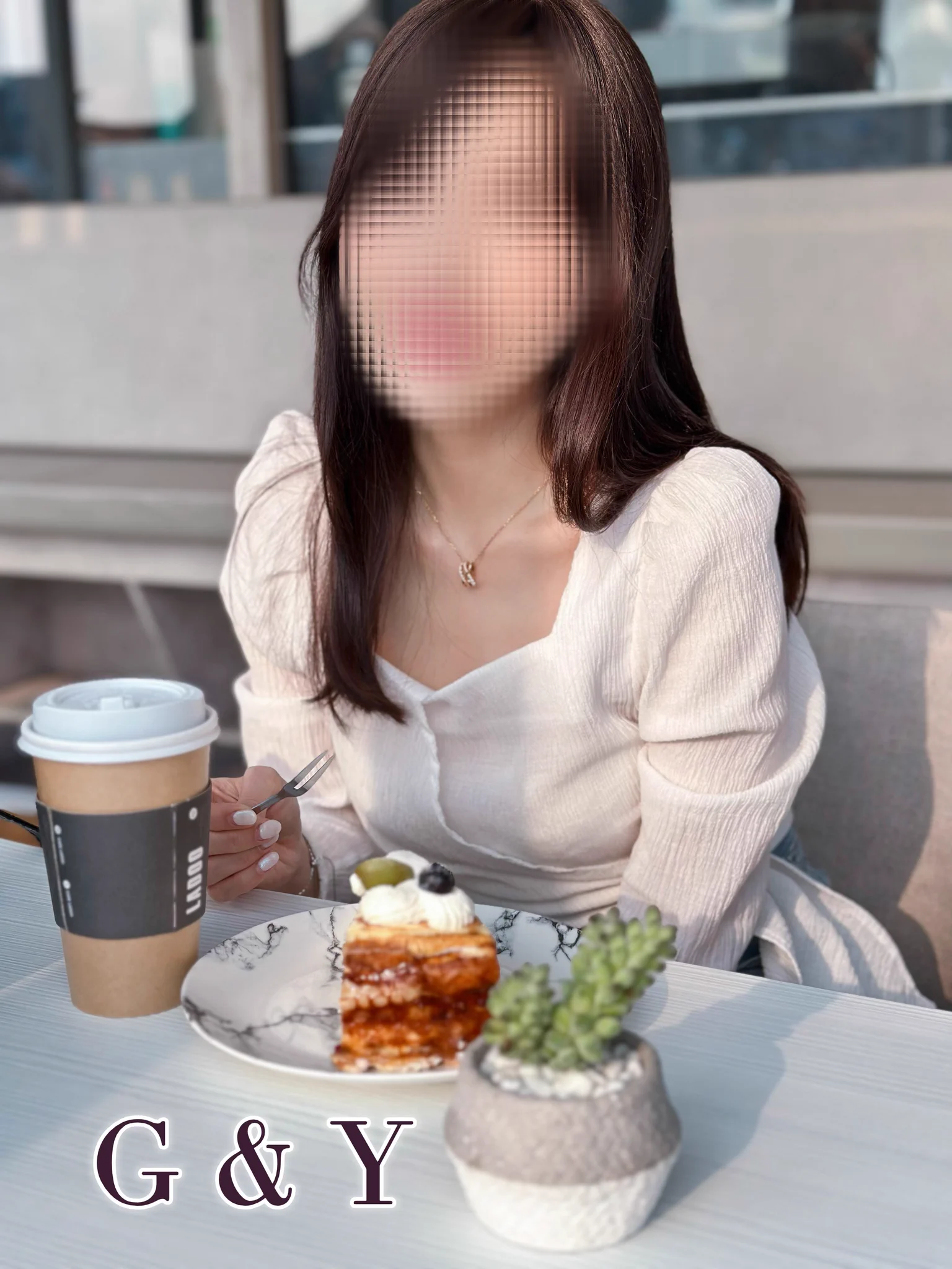 有推友問：「why夫妻情侶要聯誼？」首先，要先了解一件事不論再相愛的兩人，都會因為相處時間越長，而失去當初的新鮮感和刺激感，這是現實也是人性。可能有人認為「兩人生活久了就是這樣」看不慣對方、不耐煩彼此、不再為這段關係花心思，而慢慢消磨這段關係的活力與激情。但是，我們都知道，美好的事情是需要花時間與心力去經營及維繫， 感情、性愛皆是。一片平靜的湖面，需要丟一塊小石頭，才能起到漣漪。聯誼就是那塊小石頭，為我們既定僵化的相處模式，帶來變化。畢竟，四人話題總比兩人多🤣聯誼為的雖是新鮮感，確能無形點綴性愛、豐富生活❤️#氣質淫妻的聯誼心得筆記📝#hotwifehappylife#夫妻情侶聯誼 #單男同樂#單男報名請附生活照和自介哦