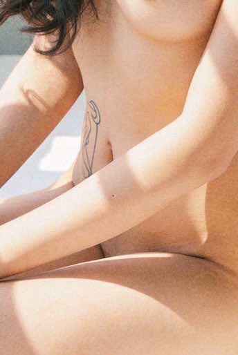 一个局部，
前阵子尝试着调整数码的肤色 https://t.co/IROwZJFDRr