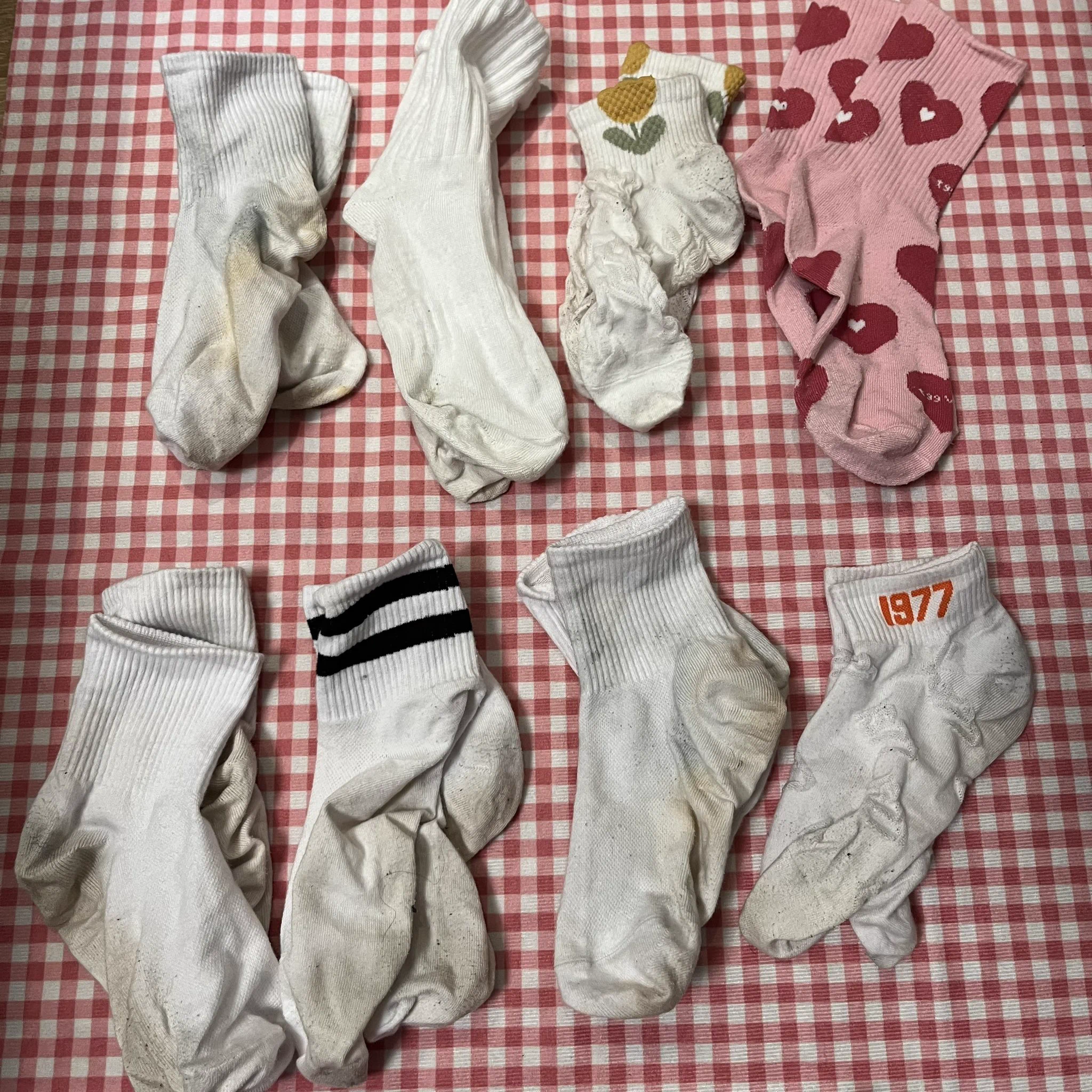 【寝室系列】去年的女孩们已经长大。这次取袜的时候，把新来的女孩们加了微信。因为是开春，不少女孩买了新白袜，收到手的时候发现真的好可爱，青春真是人生最好的一段时光，为什么不可以让陌生男生的我们一起分享呢🥹🥹🥹💦💦💦原味上新，下次就是五一女孩们旅游之后了 https://t.co/vVC3qzR1ZO