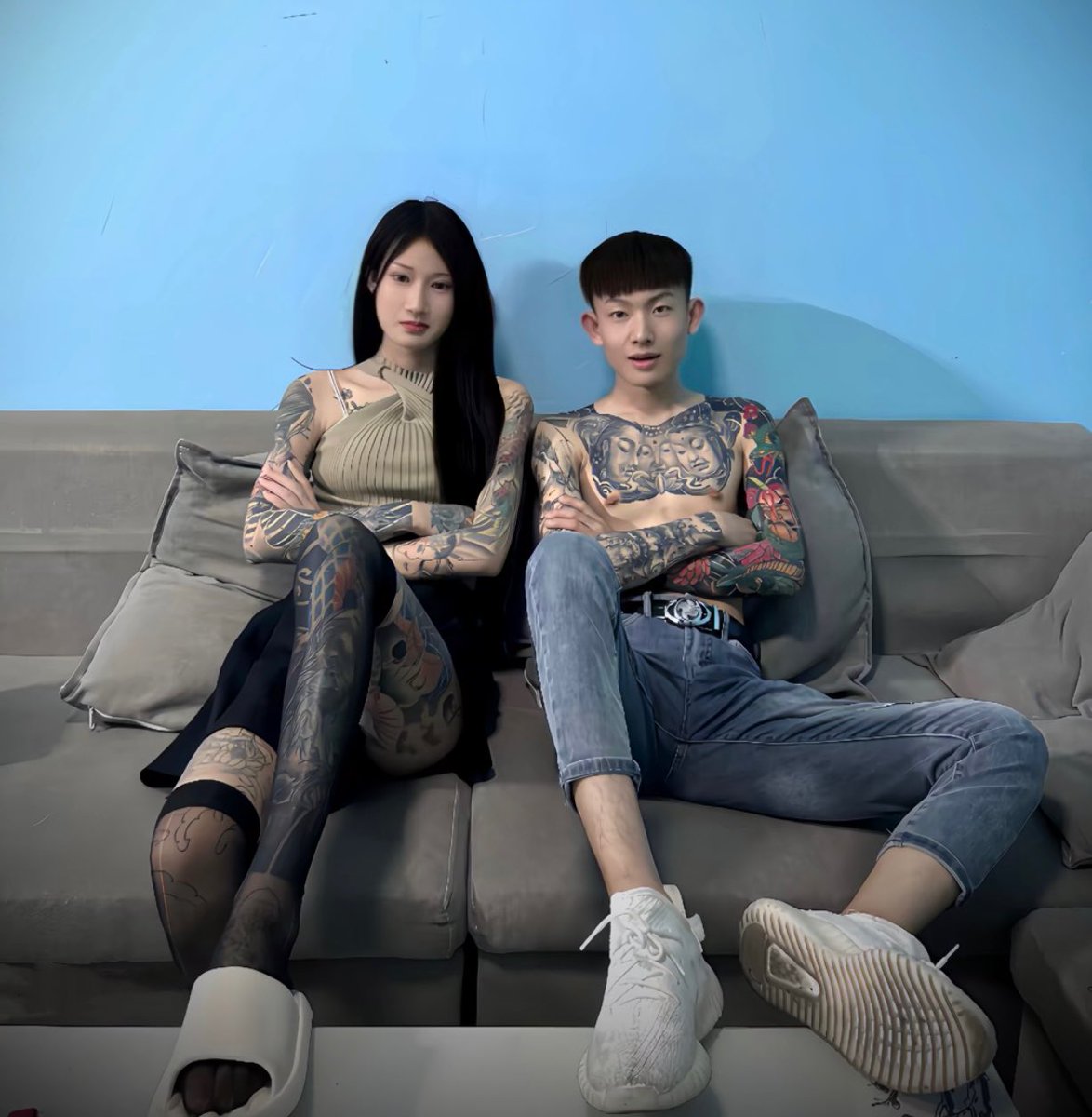 看见这张图片的绿帽傻逼，偷窥精神亲妈黑丝脚之前，先看着精神亲妈的男朋友的鞋底自慰。不然就一眼不许看精神亲妈。

不会真有对着男的鞋底射精的傻逼吧

#精神小妹 #女性崇拜 #ATM奴 #早泄 #无脑上供 #自毁 #绿帽 #脚奴 #足控 #素人开发 #原味 #冤种 #贱狗 #辱骂 #盯射 #脚奴 #舔狗 #反差 #榨精 #洗脑 https://t.co/38BvM6zJN6