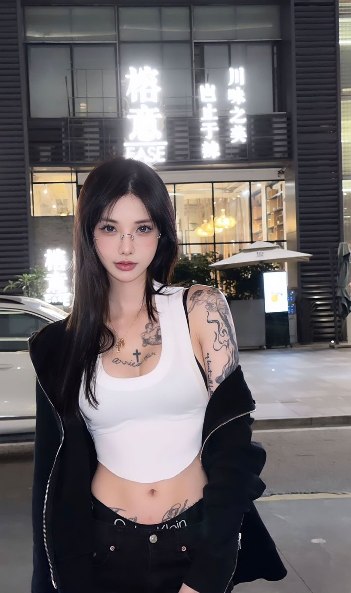 主打一个随意性感 https://t.co/Kbuf2iGuuP