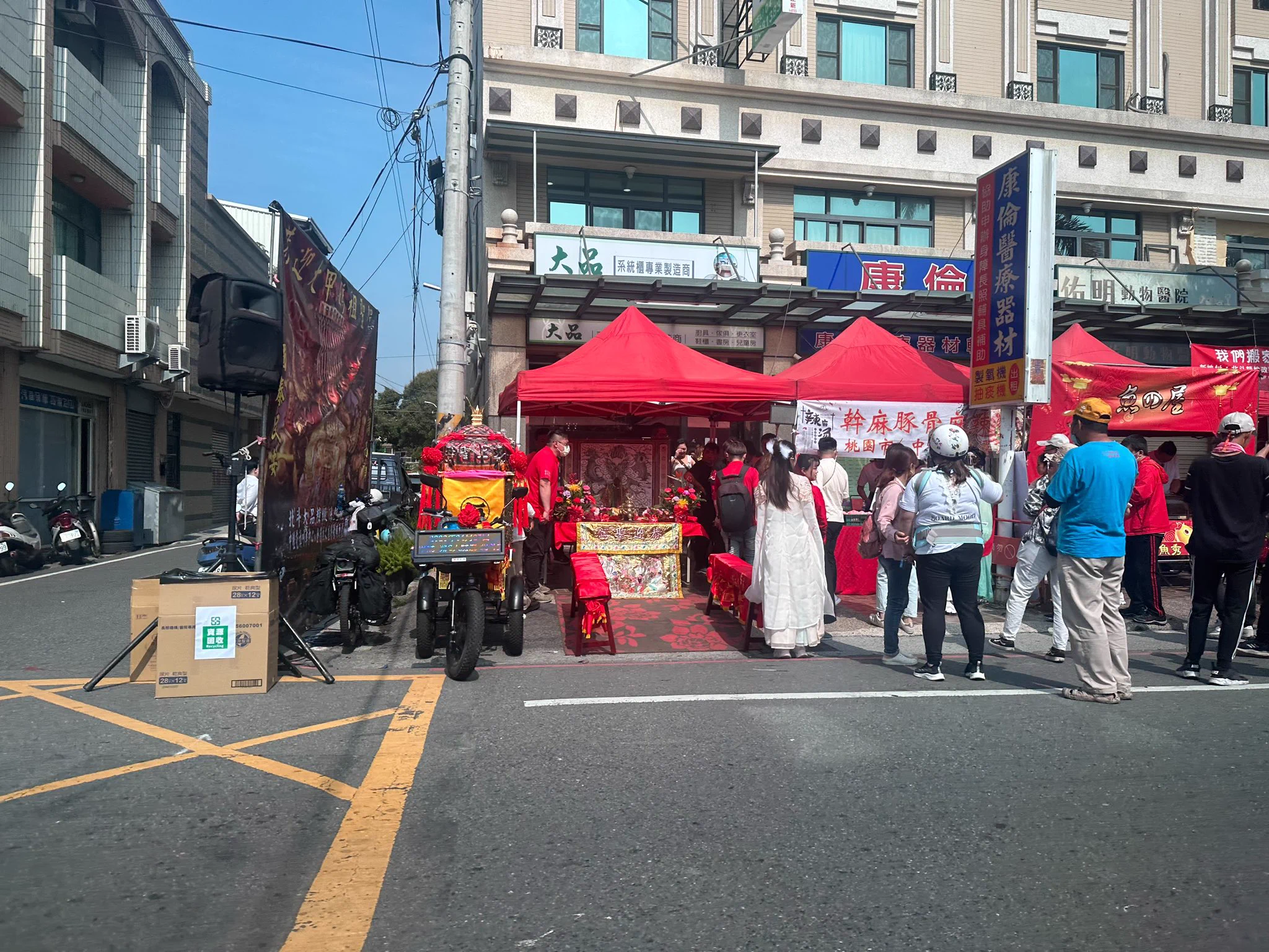 路過卡位中等待中 https://t.co/3Pc2oBsrI7