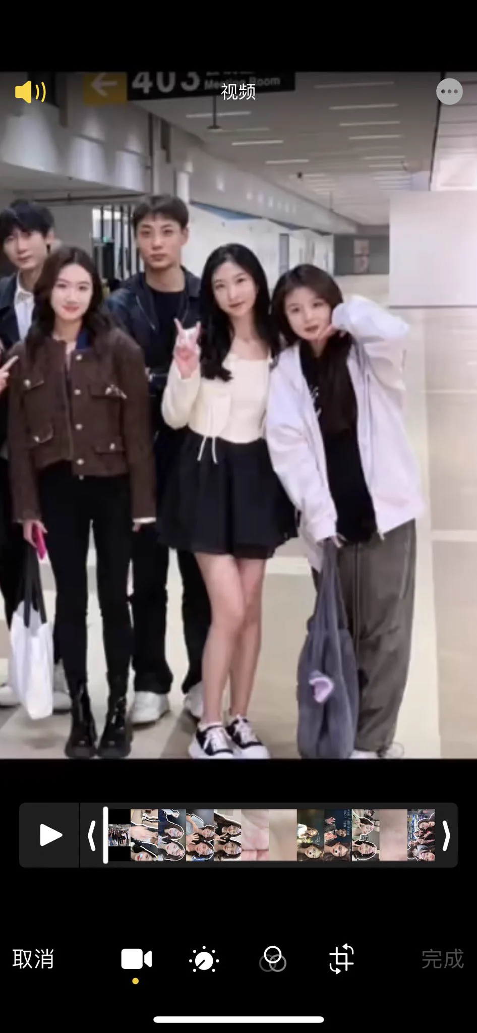 见了 这么多女孩。喜欢穿白袜的姑娘。基本上衣柜都是白袜。而喜欢深色的，一双白袜也没有 https://t.co/ZPnjJ6wQKF