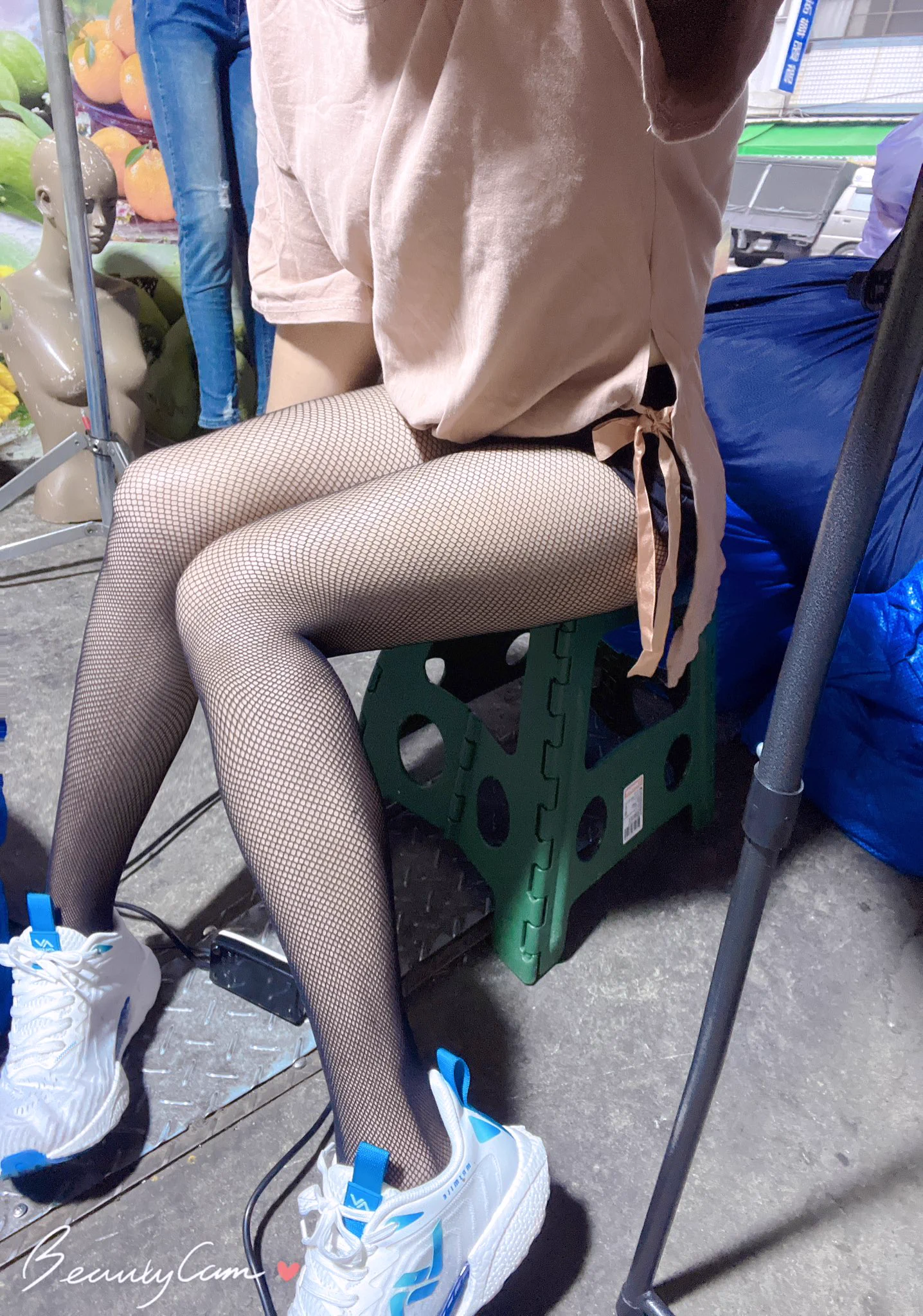 早安，日常擺攤人生 秀一下胖腿腿兒 https://t.co/YuPbe8p8FZ