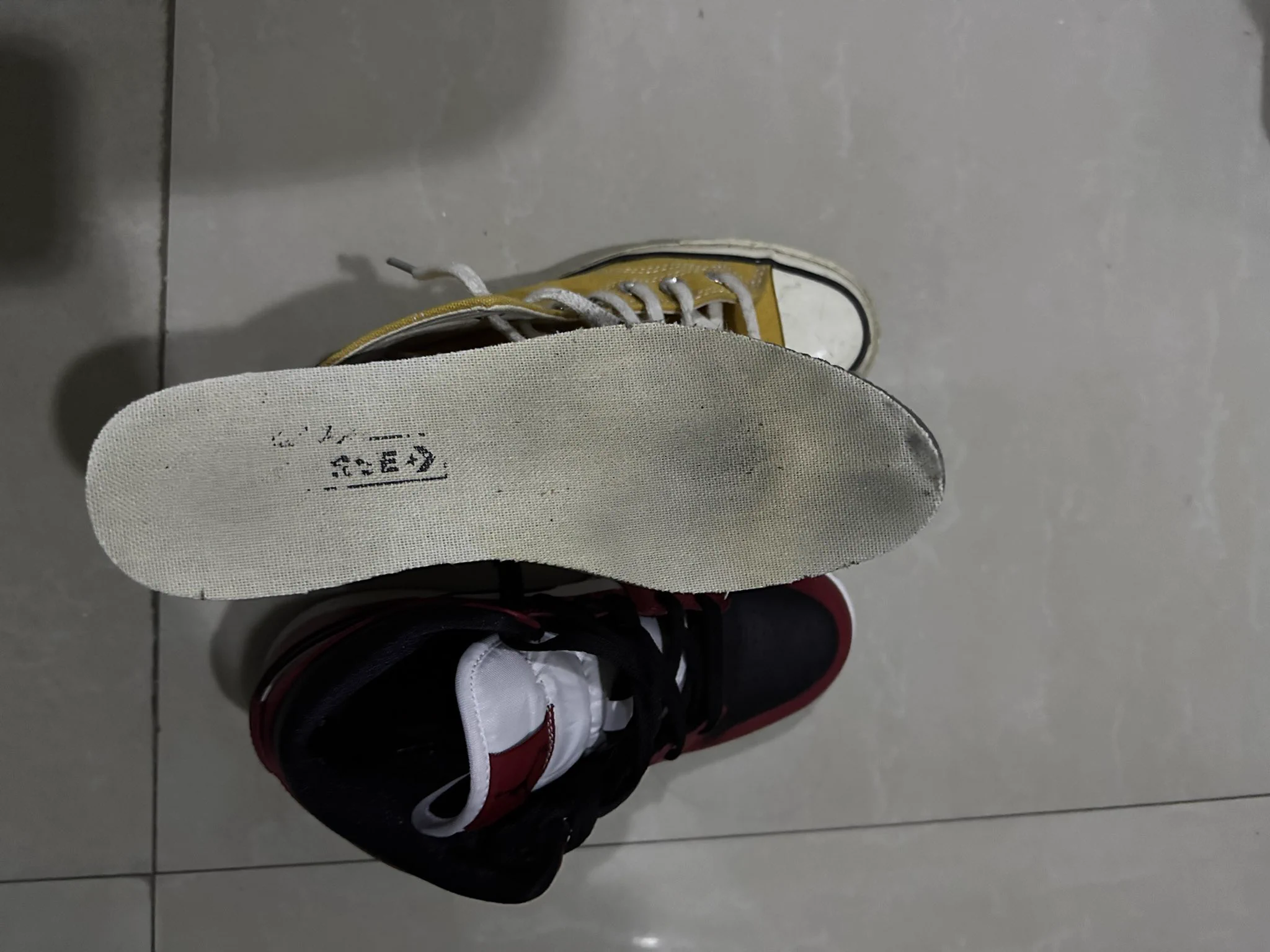 好久不见。 扫到一户大学生 看鞋垫 是穿了很久的 s了一点点在鞋垫上 下次再去 https://t.co/OINnd5aEI6