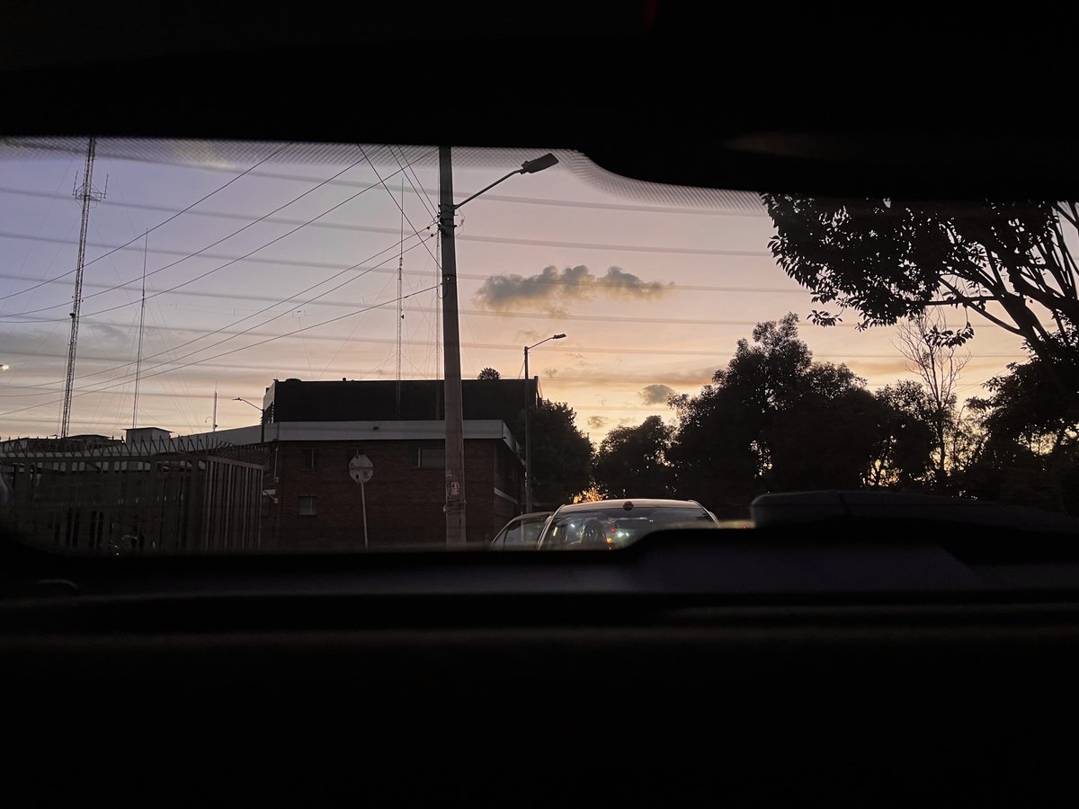 昨天下午打车回酒店司机是个美女，一整天的郁闷都被治愈了，我平时上车从来不会和司机聊天的（因为不会西班牙语），但是今天她说西语我说英语，我们还聊得蛮开心的，手语等级又提升了一个level https://t.co/04jCYHQGYQ