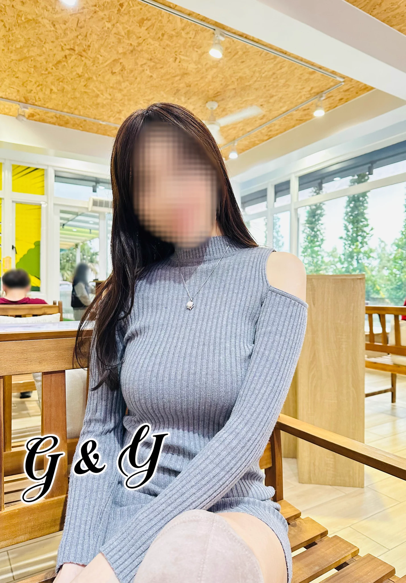 「聯誼軟竿是很正常的🤫」跟夫妻情侶聊天認識的過程，大家都會分享常遇到的聯誼狀況，其中一點就是「軟竿」😮‍💨畢竟，聯誼不是一對一氛圍和環境都與平常不同，緊張、分心或不熟悉的狀態都有可能引發「軟竿」但女生其實一點都不在意！畢竟夫妻情侶聯誼，大家玩的始終是「氛圍」，性只是點綴，開心於四人間無拘無束的聊天，這段美好歡愉的時光才是重點💕加上每次聯誼結束後，都還有課後輔導如老公說的：「要讓妳記得誰是妳.老.公😎」#女生只有太濕的困擾🥵#氣質淫妻的聯誼心得筆記📝#夫妻情侶聯誼 #單男聯誼