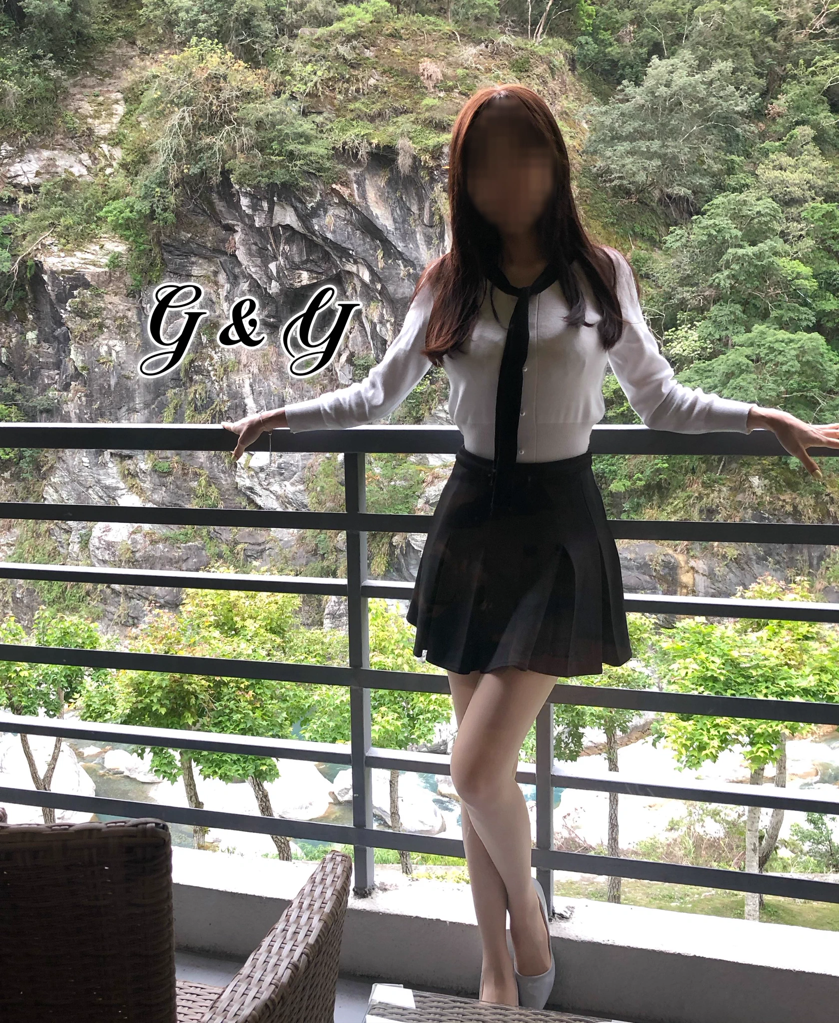 「我們是怎麼開始聯誼的？」其實，我們初次聯誼是由圈內資深前輩介紹的優質單男開始。原因是這樣的，女生在道德觀念、世俗既定看法，心理層面上相對細膩且複雜。如果老婆能在老公面前跟其他人享受性愛，基本上就能接受跟夫妻情侶聯誼有不少對推友，是讓女生接觸「單男按摩」開始，再循序漸進進階跟一對的。不過單男在聯誼圈裡，從來都是供過於求，畢竟好的單男十分稀少，要能理解角色定位、分寸拿捏、應對進退，彼此才會歡愉❤️如果你們也在考慮入圈，不妨先讓女生從單男試試看，加油💕#氣質淫妻的聯誼心得筆記#單男報名請附生活照自介哦