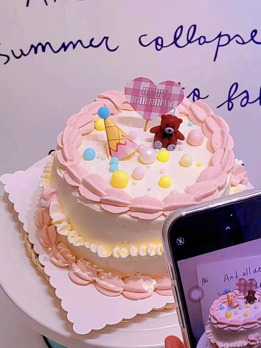 客人定的裱花🍰 https://t.co/Uk0c3A5STi