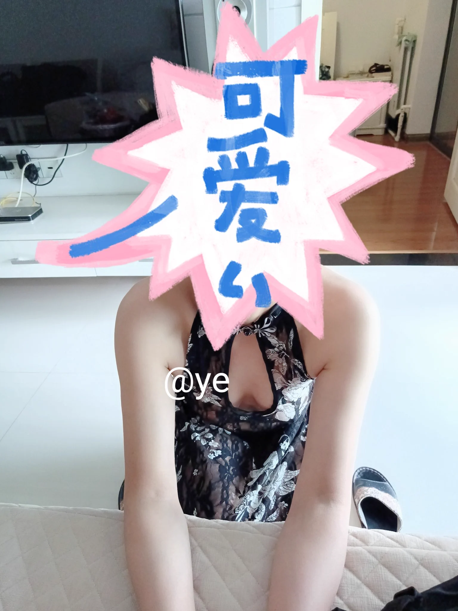 老妈给我最大的反差除了她母亲的身份以外，就在于每次出门前让她穿性感点，她都嫌这样不够端庄，然而只要回到两个人独处，她就会卸下端庄的外表，穿上情趣内衣把她性感风骚的一面展现出来，甚至跪在地上，手里握着我的肉棒对着我媚笑 https://t.co/0yVqjOXsfX