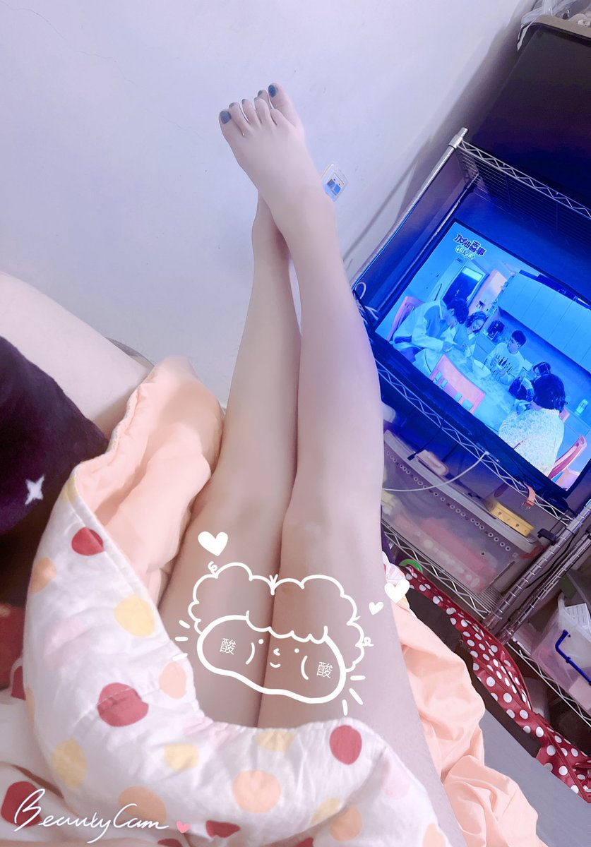 在床上做個伸展 有夠酸 https://t.co/RRapDY5Pk8