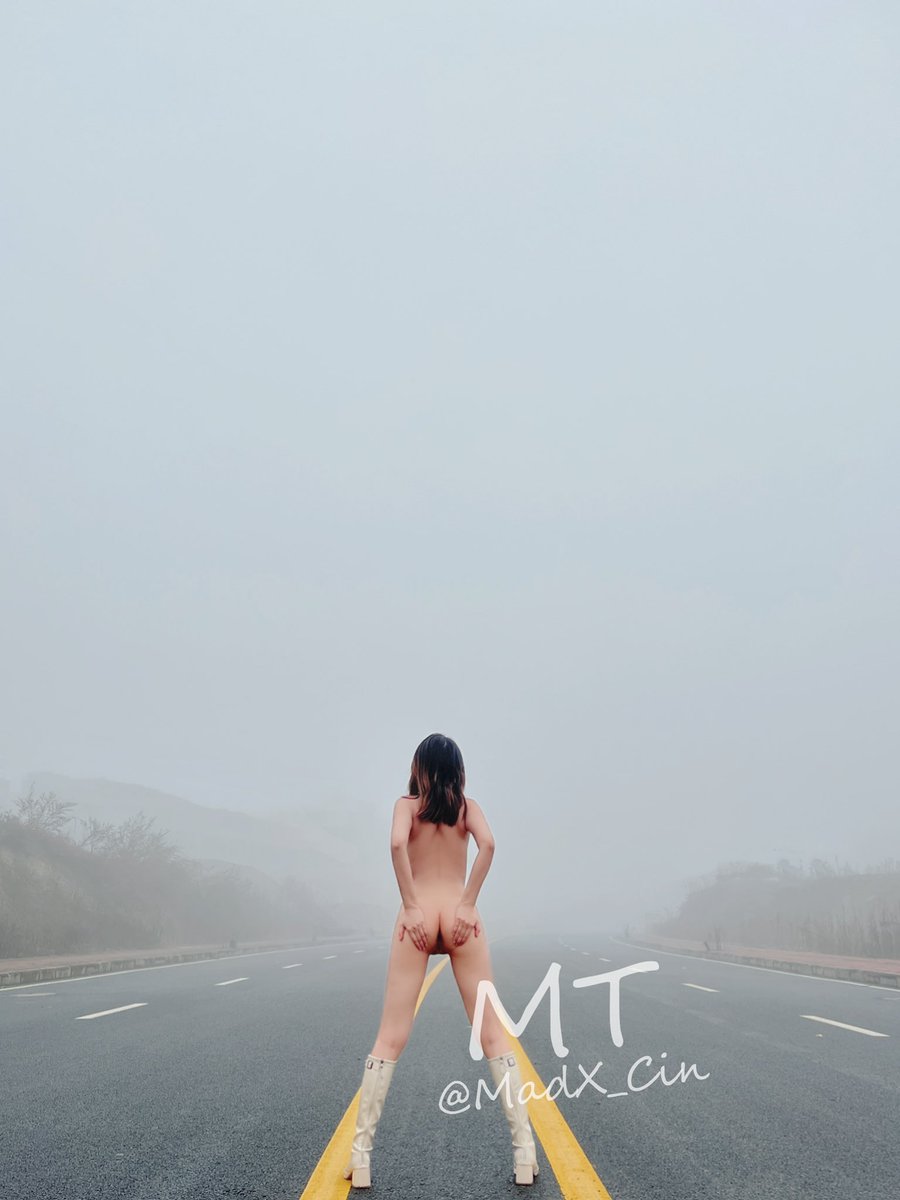 你永远不会知道大雾里会走出一位怎样的妙龄少女😏@CPorgyUniverse @cporgyuniverseR @HotMediaLuckLot https://t.co/lQ3sL0plXT