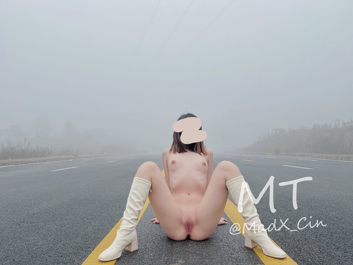 你永远不会知道大雾里会走出一位怎样的妙龄少女😏@CPorgyUniverse @cporgyuniverseR @HotMediaLuckLot https://t.co/lQ3sL0plXT