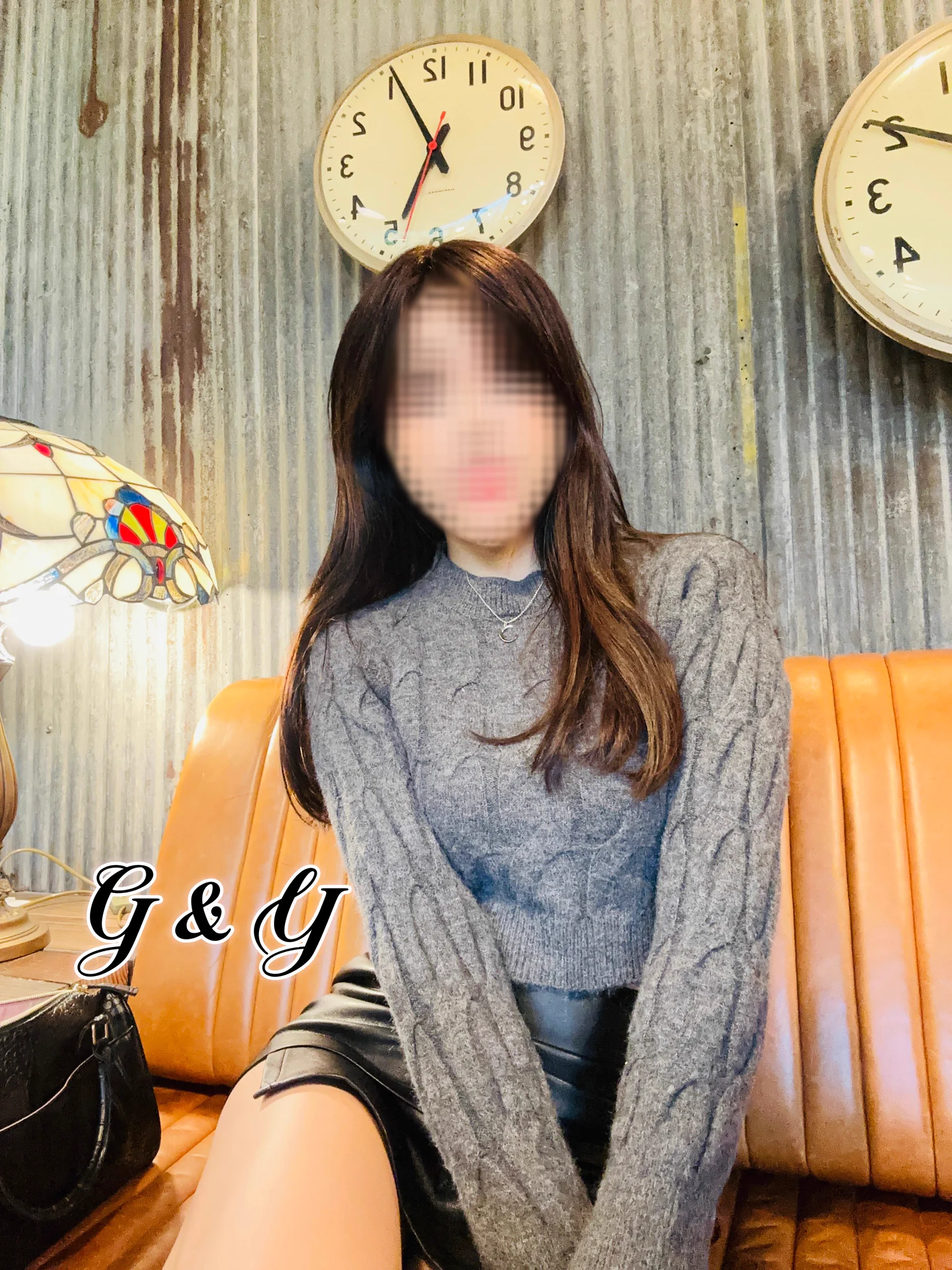 「新手約單男要注意的事？」近期有推友提問🙋整理了幾點小Tips供參，降低玩樂風險✅溝通尺度和限制進房前先溝通好女生能接受的範圍、尺度和限制✅禁止使用手機不論如何，保護自己很重要！避免對方拍照、攝影等行為，手機在過程中請禁止使用✅隨時可喊停女生只要任何覺得不對勁、不舒服都可以「立刻喊停」（如偷拔套、突然玩SM或說要後庭）總結：開局很重要！保護好另一半才有美好的聯誼❤️✌️#夫妻情侶聯誼 #單男聯誼#氣質淫妻的聯誼心得筆記📝