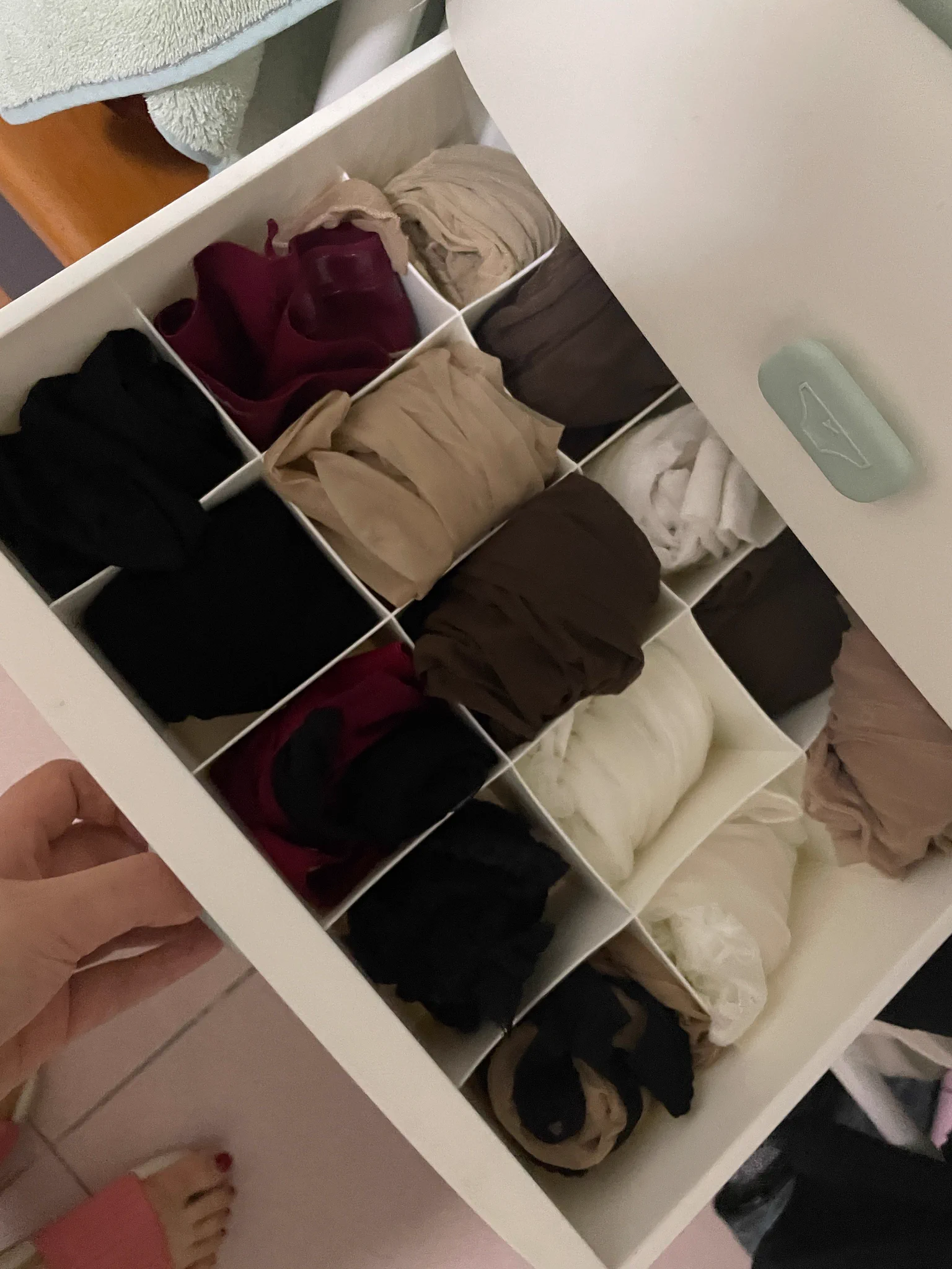 黑丝肉丝白丝灰丝，到底哪个才是yyds https://t.co/uYRGdh522C