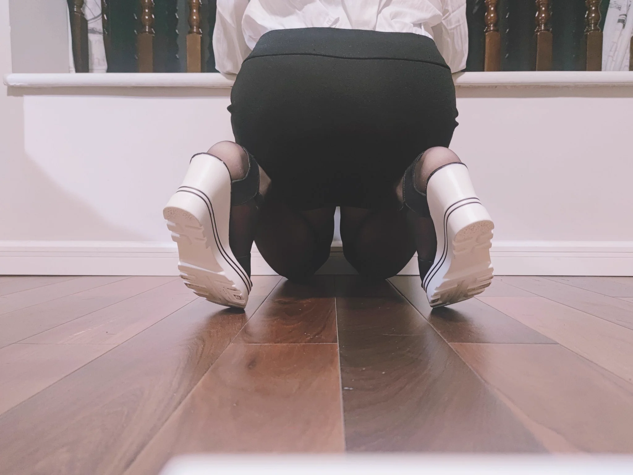 膝盖就像生了根，跪下去就起不来了……#女大学生 #清纯 #母狗 #校妓 #妓女 #公交车 #母狗 #骚货 #贱货 #反差婊 #阳具崇拜 #发情 #小姐 #卖淫 #女德 https://t.co/9YnpQecRlm