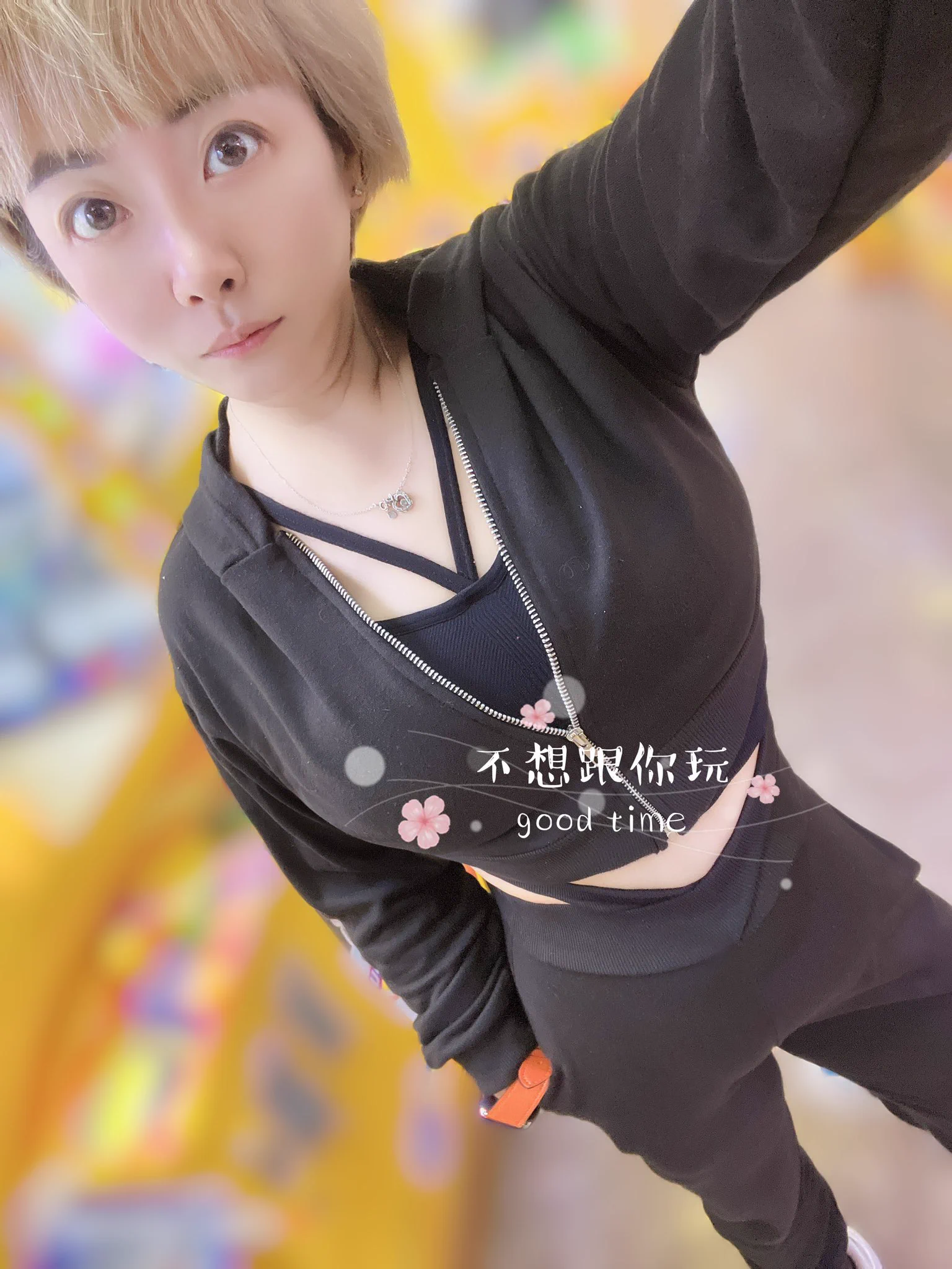 準備出發上班日常好久沒有穿這件胖嘟嘟的肚肚 https://t.co/DeFc7WCykQ