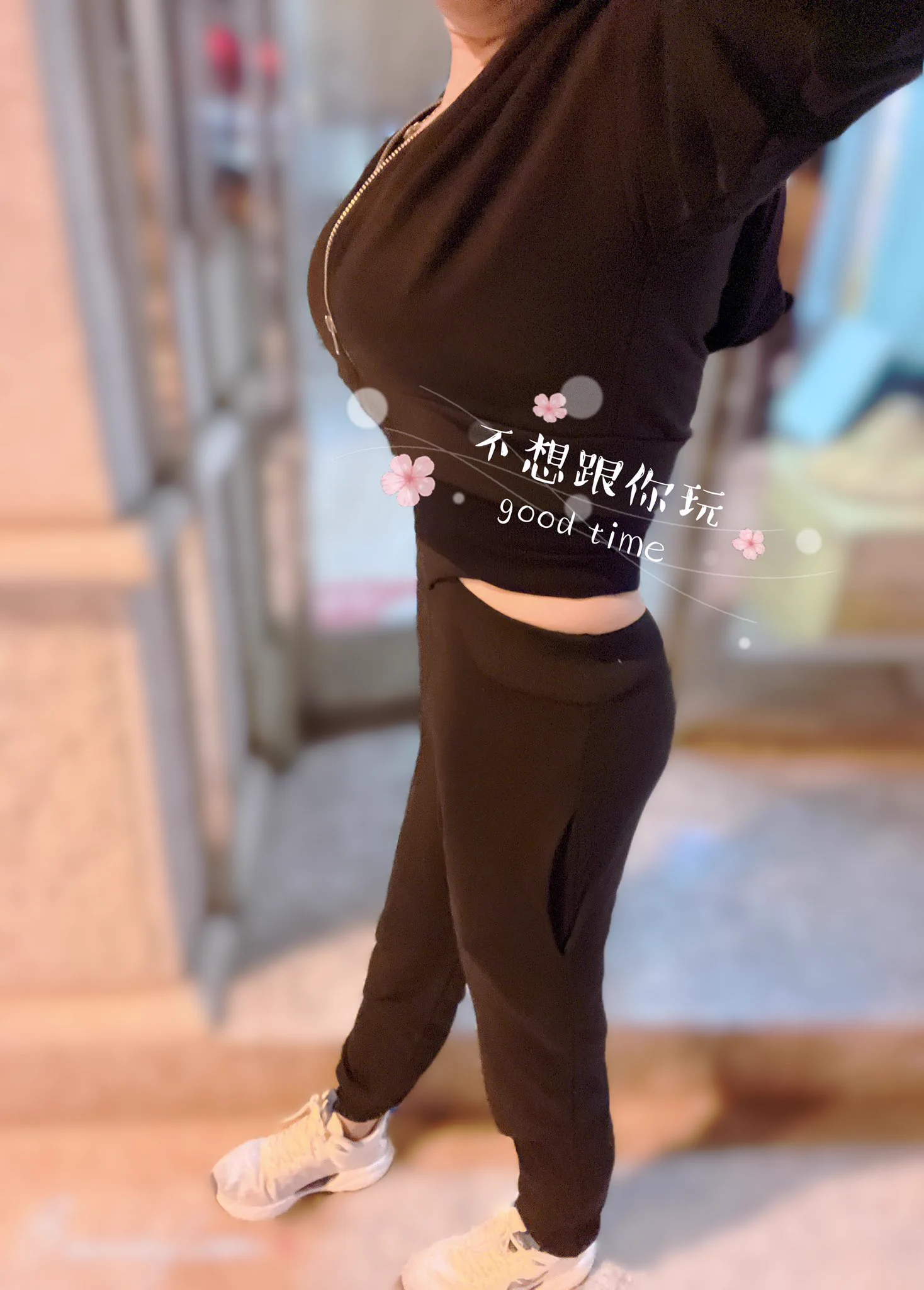 準備出發上班日常好久沒有穿這件胖嘟嘟的肚肚 https://t.co/DeFc7WCykQ