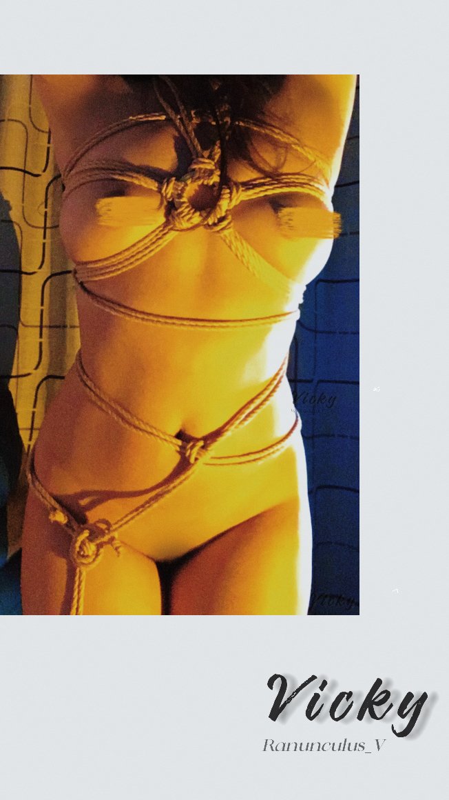 #Vicky的手工作业
够钟下班啦
#捆绑 #自缚 #bondage #selfrope 

投稿:@Fengsiyuan https://t.co/Iy1xUm71MW