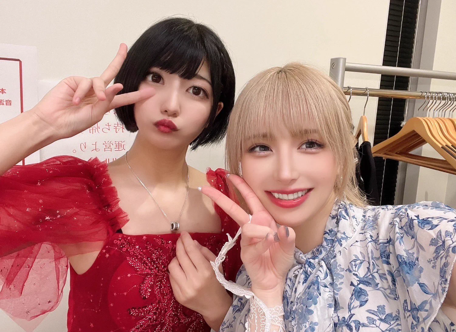 7日のライブのときの！💙🩷くるちゃんとコラボできたの幸せだったなぁ~すごーく楽しかった！生誕祭っていう大切な日に出演だけじゃなくてコラボまでさせてくれて本当にありがとう♡ドレス姿もとっても素敵だった❤️またあそぼーね！！大好き！！！！ https://t.co/iJSNpFohmW