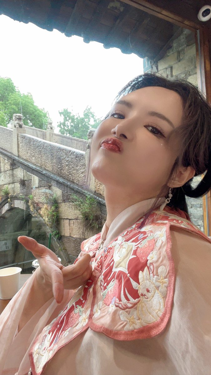 打你一拳 https://t.co/Vy7QIsvZSx