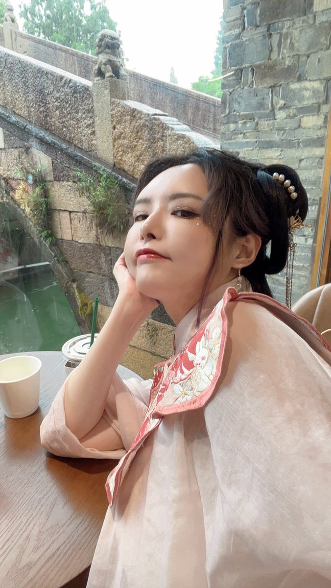 打你一拳 https://t.co/Vy7QIsvZSx