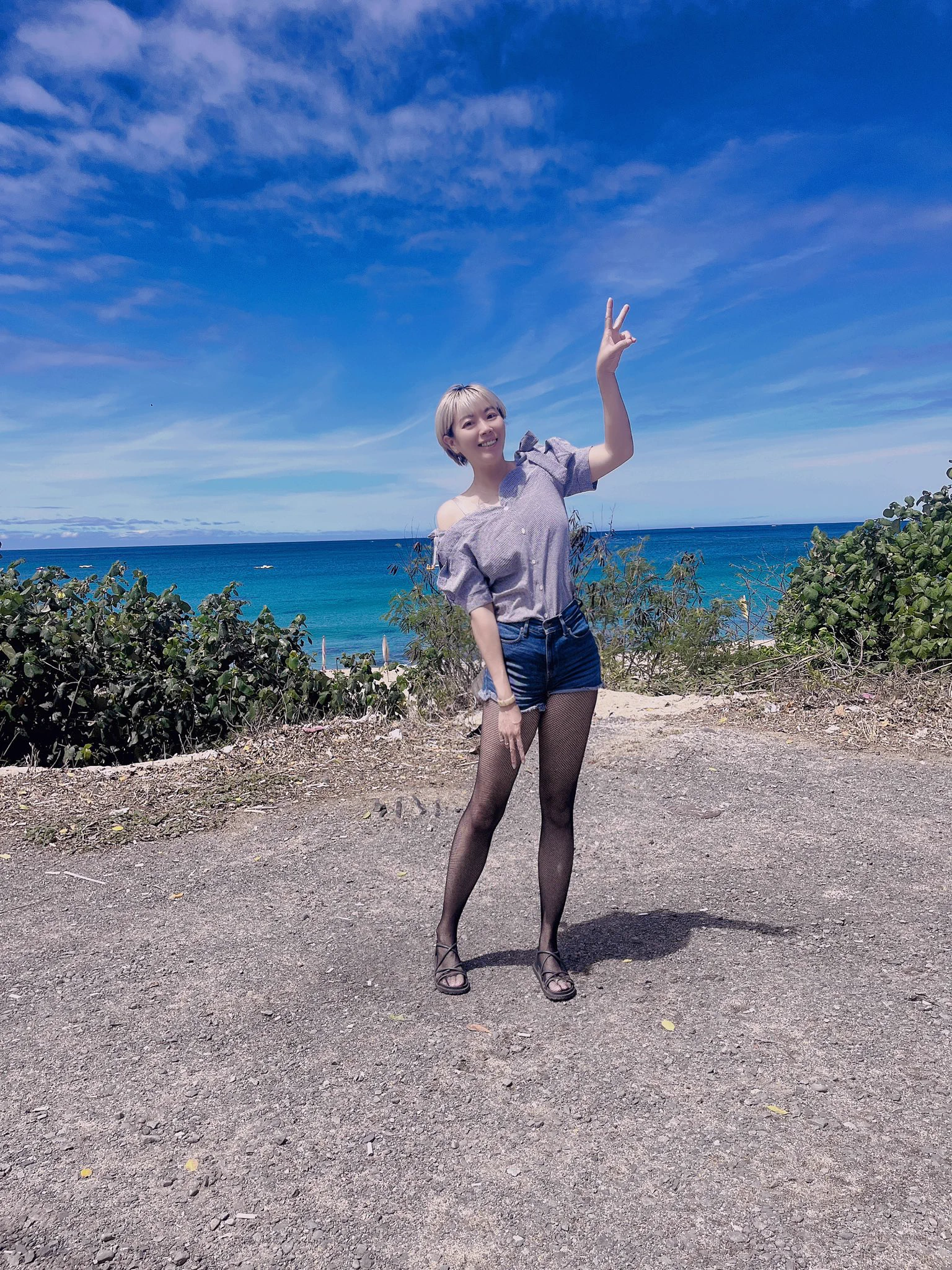 超級熱的海邊 太熱只好拍個照就好#墾丁白沙灣 https://t.co/AClGznZGV7