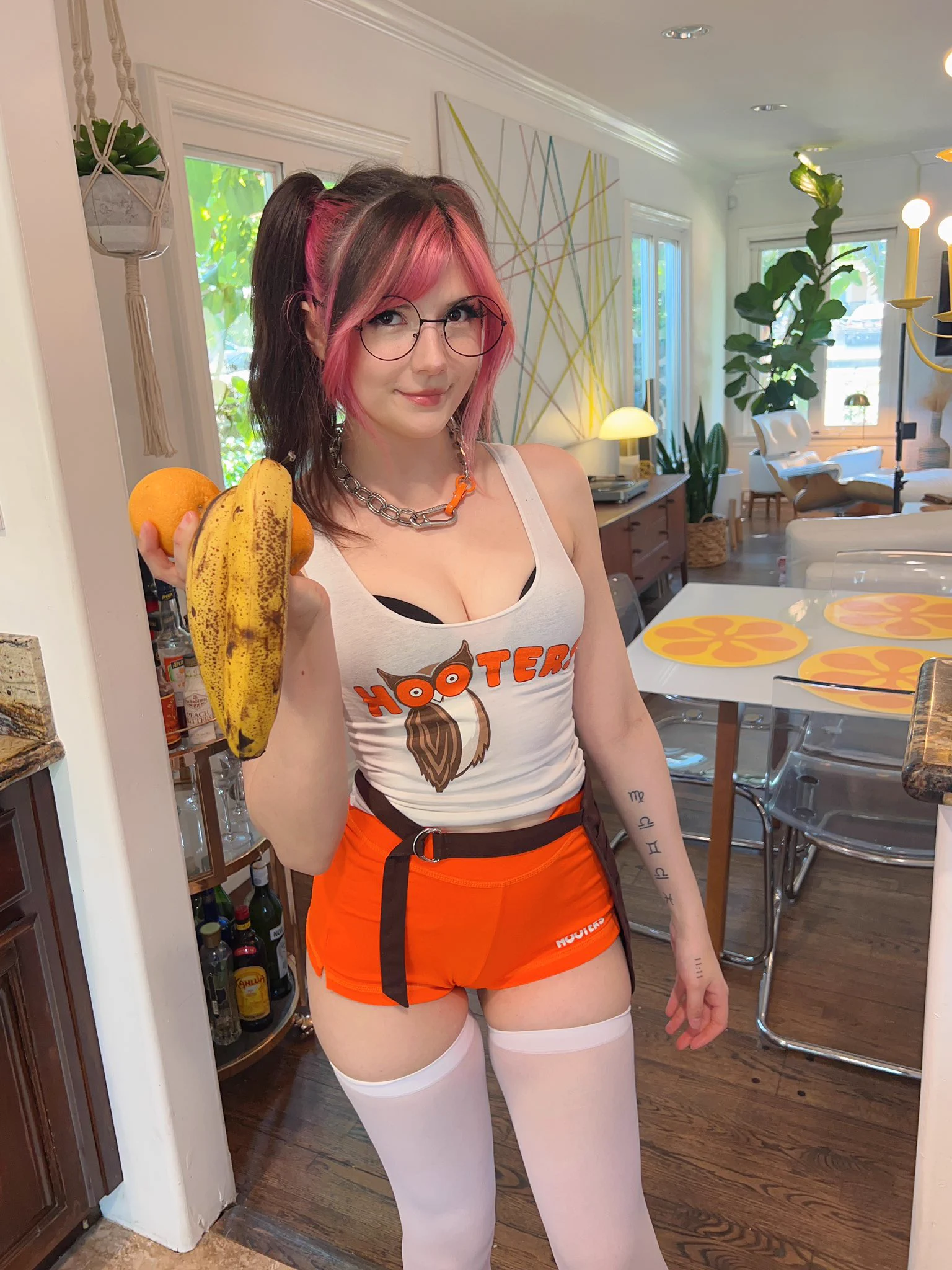 Welcome to hooters!! I have your order ready :) https://t.co/5b1qn8VfXO