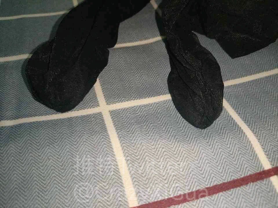 原味黑丝细节图，费用不高，有需要的请私信获取方式！先到先得！#原味 #原味丝袜 #黑丝 #更衣室 https://t.co/Kj15AVcTUe