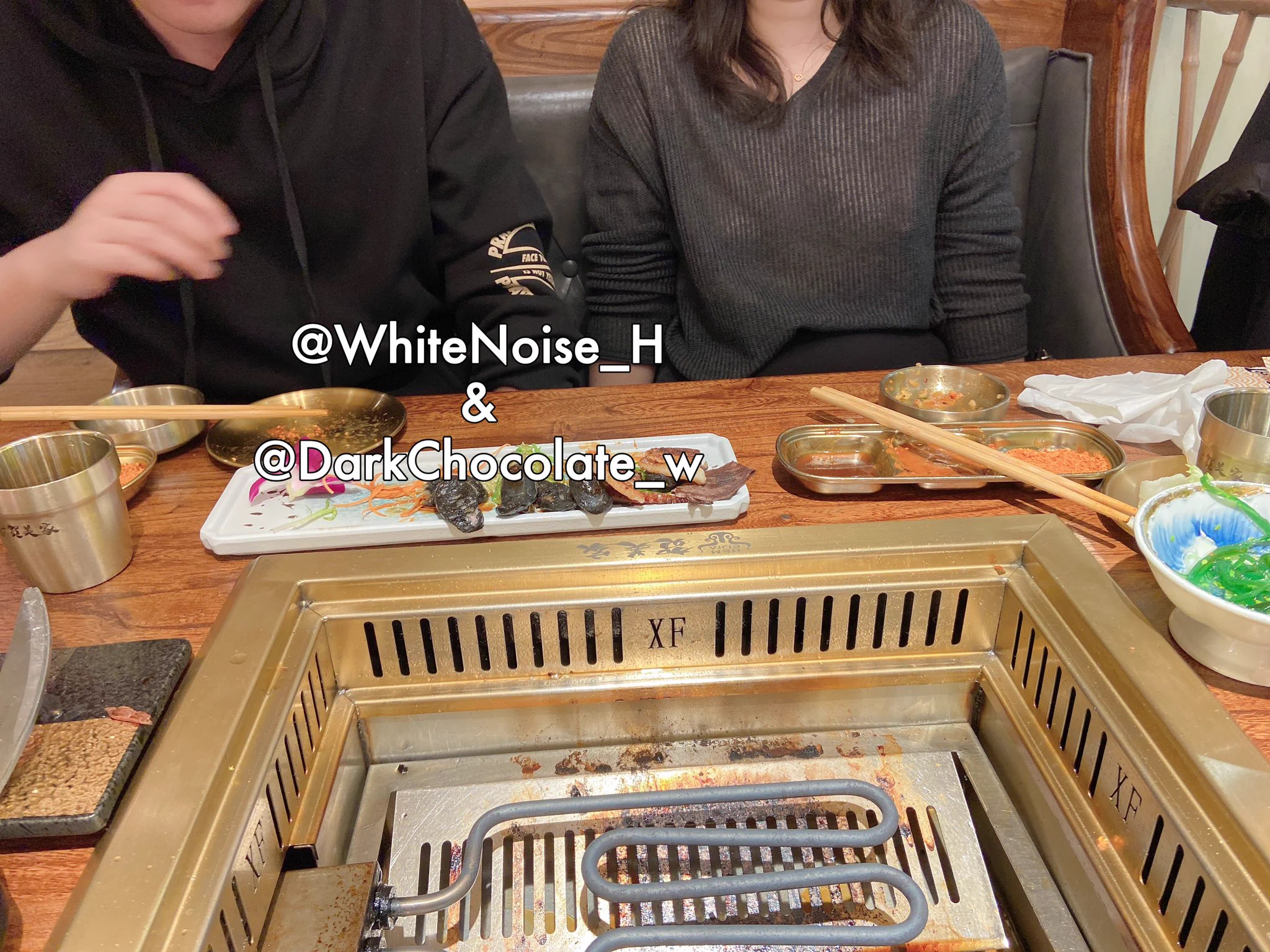 @Yulediantai 老婆真空约单男弟弟吃烤肉 路人纷纷投来羡慕的眼光 https://t.co/5Mh98Gr26j