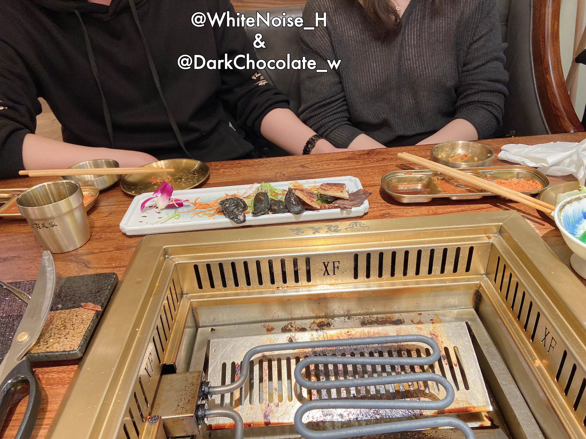 @Yulediantai 老婆真空约单男弟弟吃烤肉 路人纷纷投来羡慕的眼光 https://t.co/5Mh98Gr26j