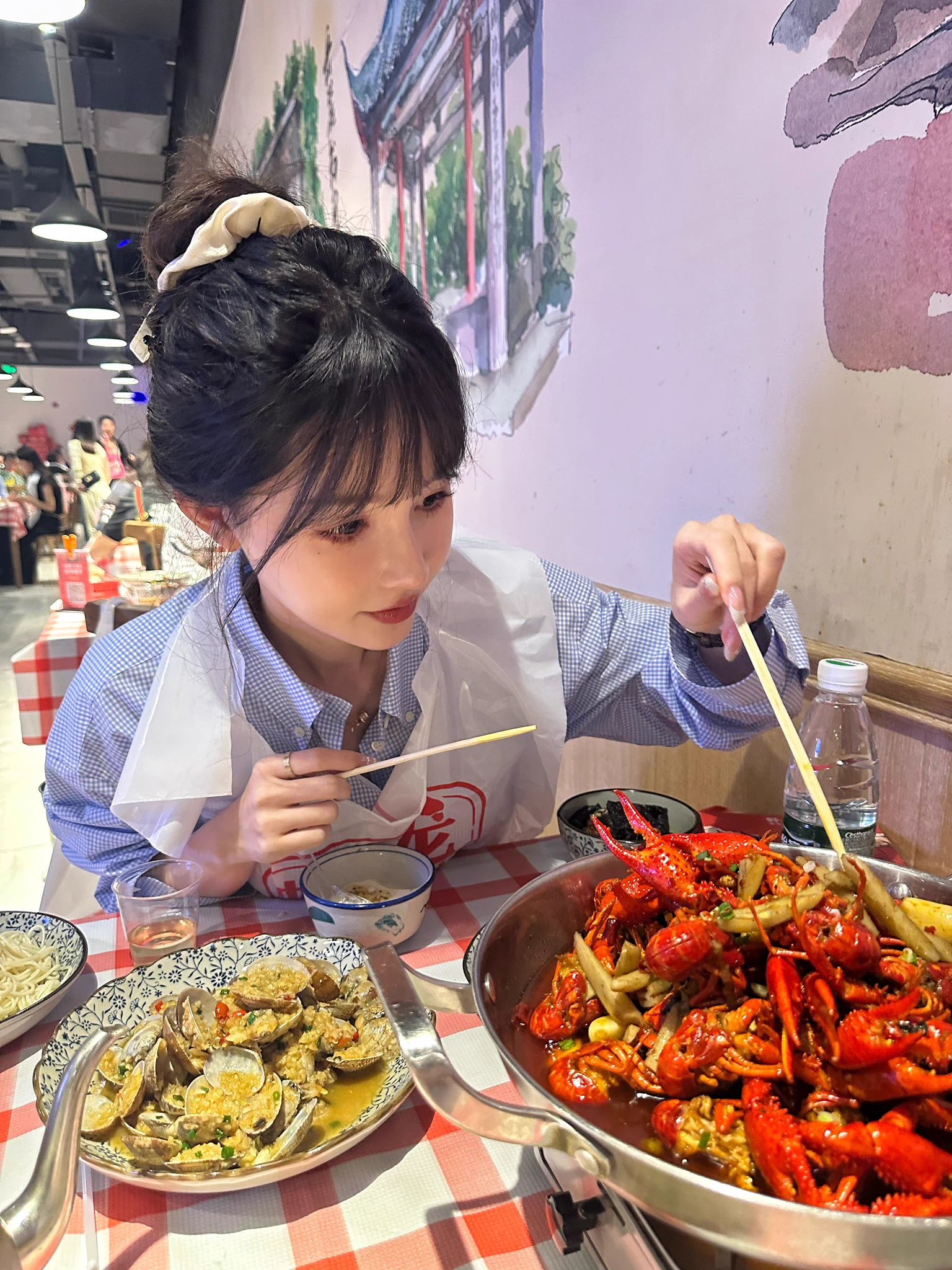 吃到不想回杭州🥲 我太爱🦞了 上辈子是我一定是小龙虾吧❕❕快告诉我 长沙还有什么好吃的 https://t.co/MIBfu555tY