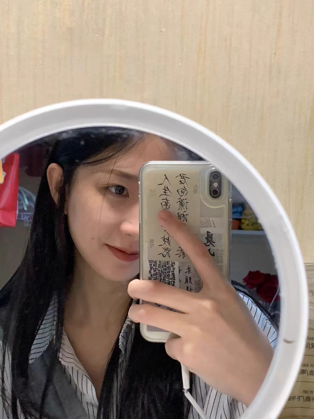 【寝室系列】细脚踝勾勒出的小脚轮廓，绝对是一个青春女孩最美好的标志。为什么对丝袜感觉不好，就是因为像一个妓女或老妇人。上学的女孩是不可能穿丝袜的。即使穿了也让人作呕。（仅指黑丝肉丝）在心里那是当年年少时对女生的标准之一。时至今日，装嫩白袜运动风又回归，真是身为同好的春天😏😏 https://t.co/PgmDXvJDaa